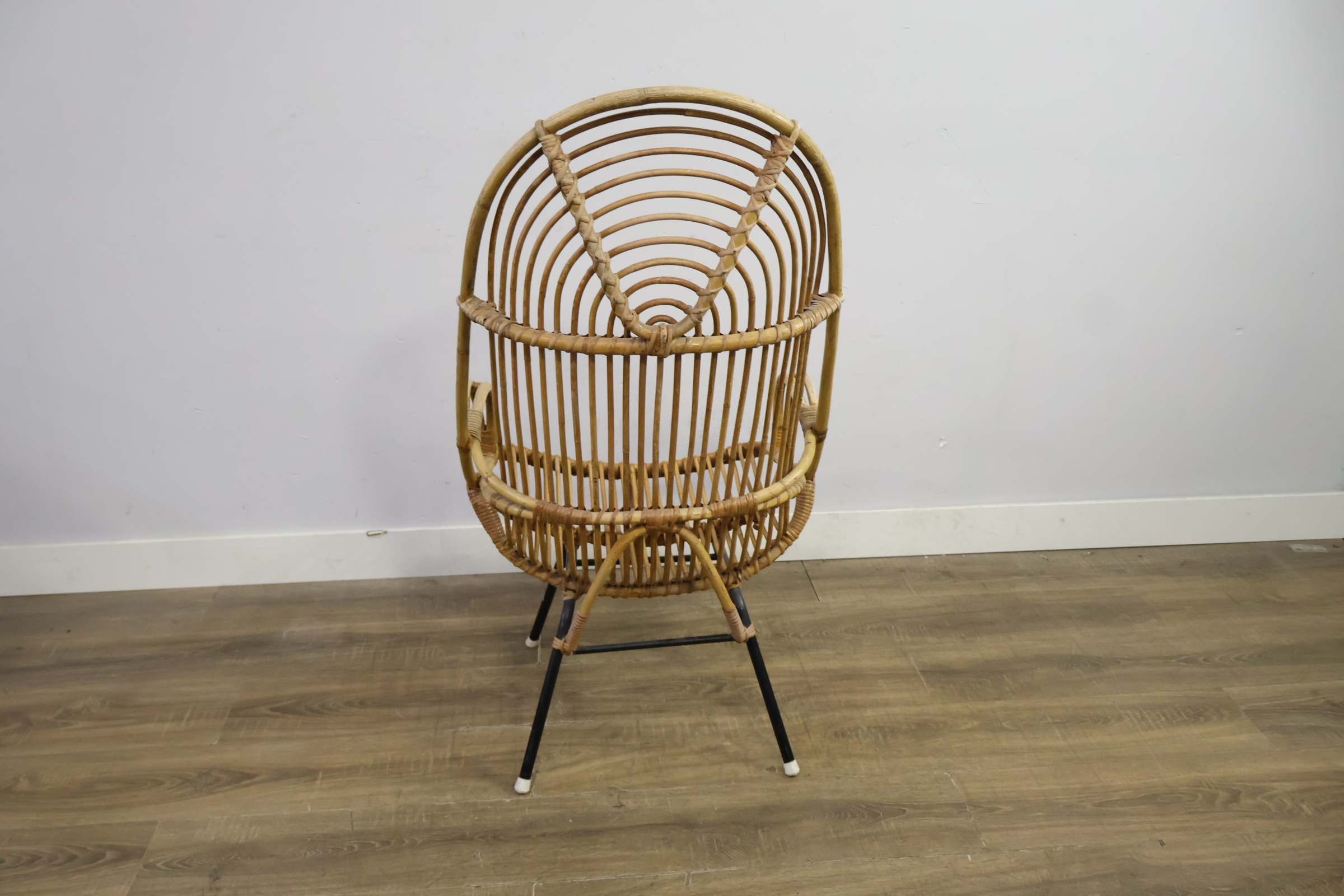 Rotan fauteuil met metalen poten – foto 5 – kavel bij GSD Auctions, Zoeterwoude
