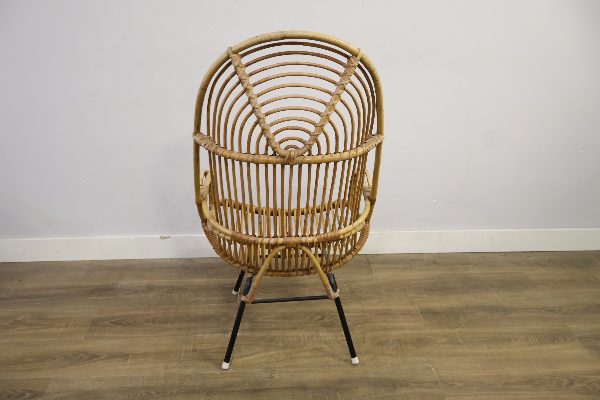 Rotan fauteuil met metalen poten – foto 6 – kavel bij GSD Auctions, Zoeterwoude