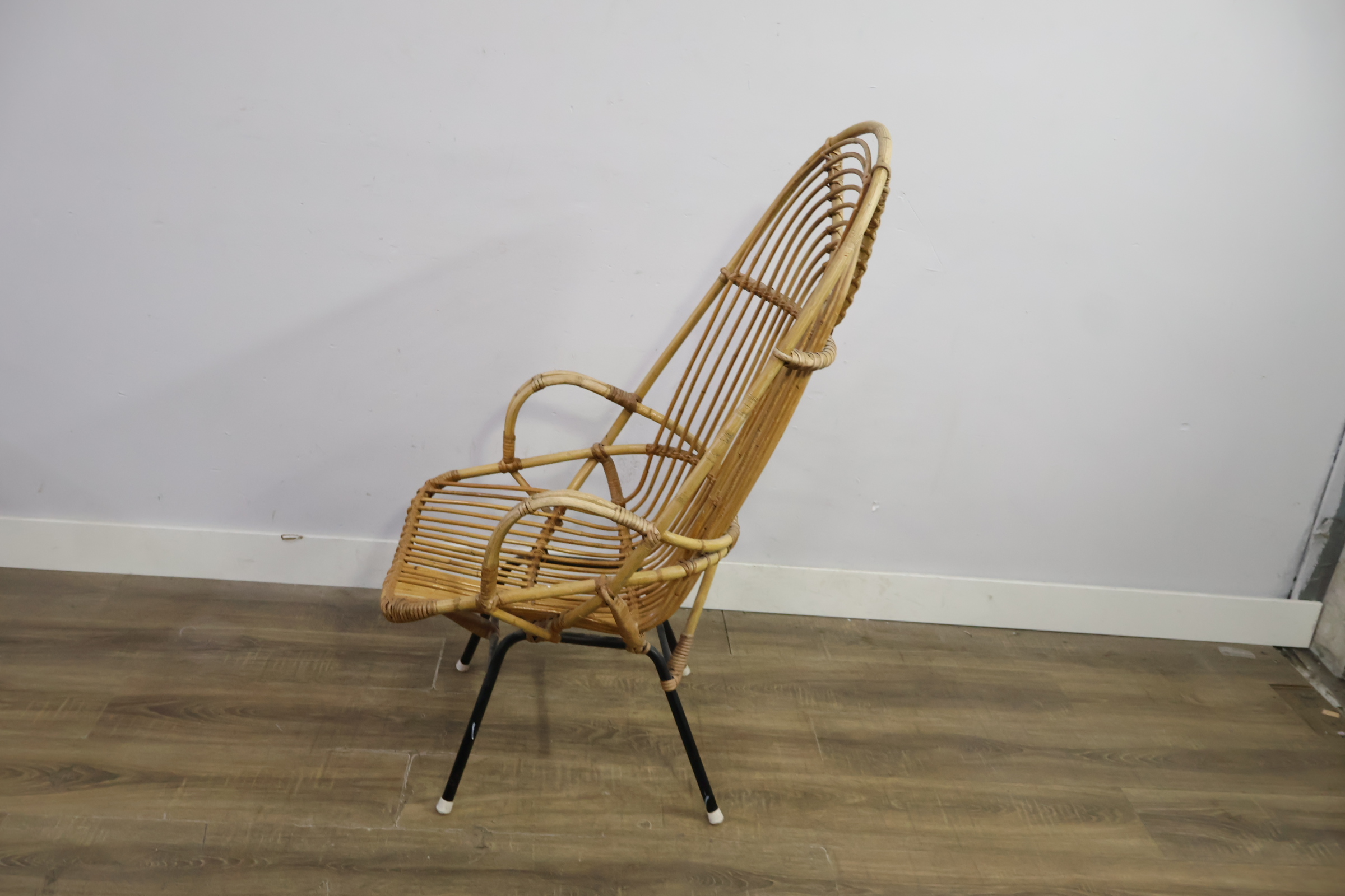 Rotan fauteuil met metalen poten – foto 7 – kavel bij GSD Auctions, Zoeterwoude