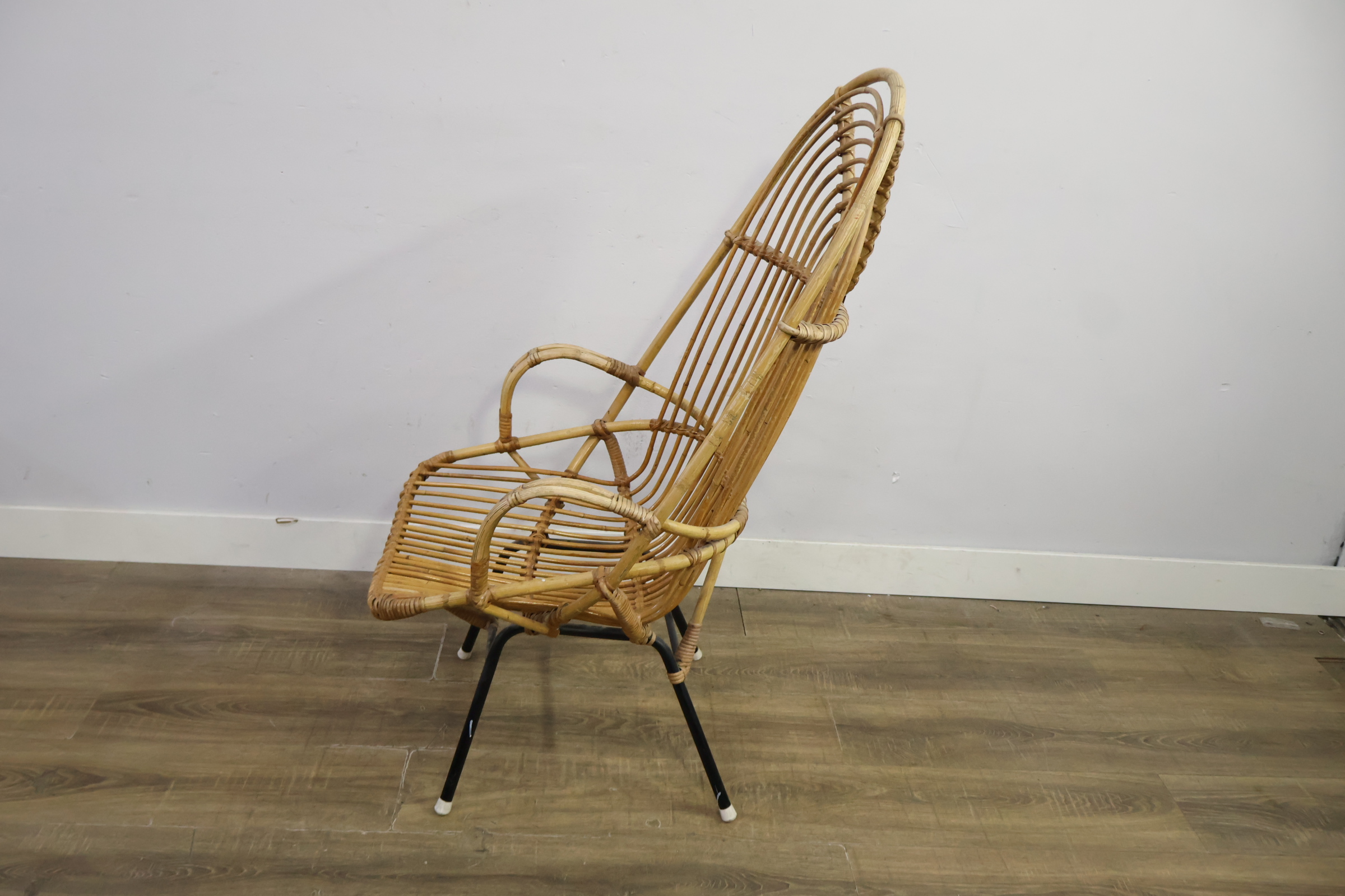 Rotan fauteuil met metalen poten – foto 8 – kavel bij GSD Auctions, Zoeterwoude