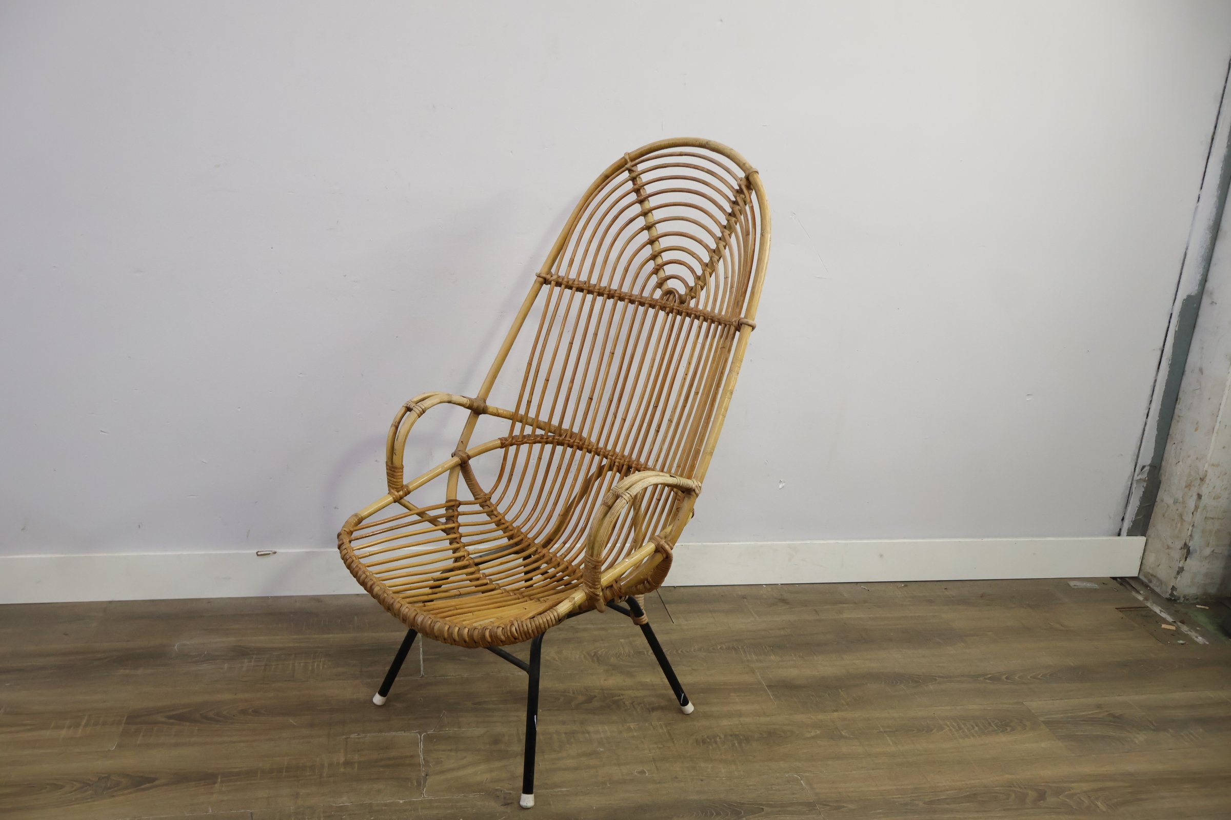 Rotan fauteuil met metalen poten – foto 9 – kavel bij GSD Auctions, Zoeterwoude