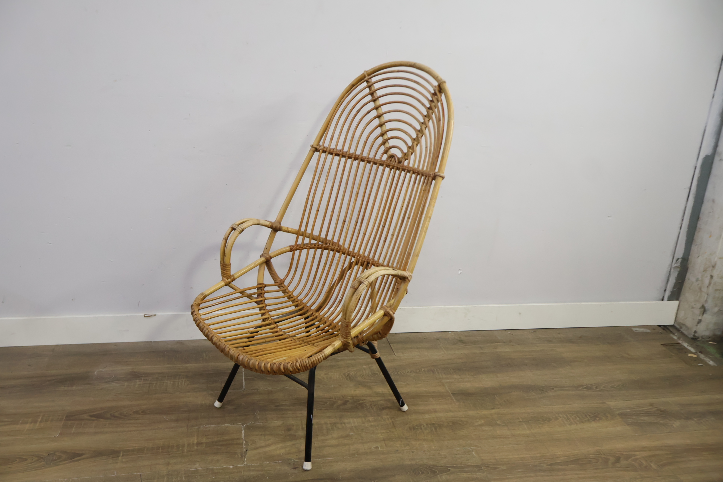 Rotan fauteuil met metalen poten – foto 10 – kavel bij GSD Auctions, Zoeterwoude