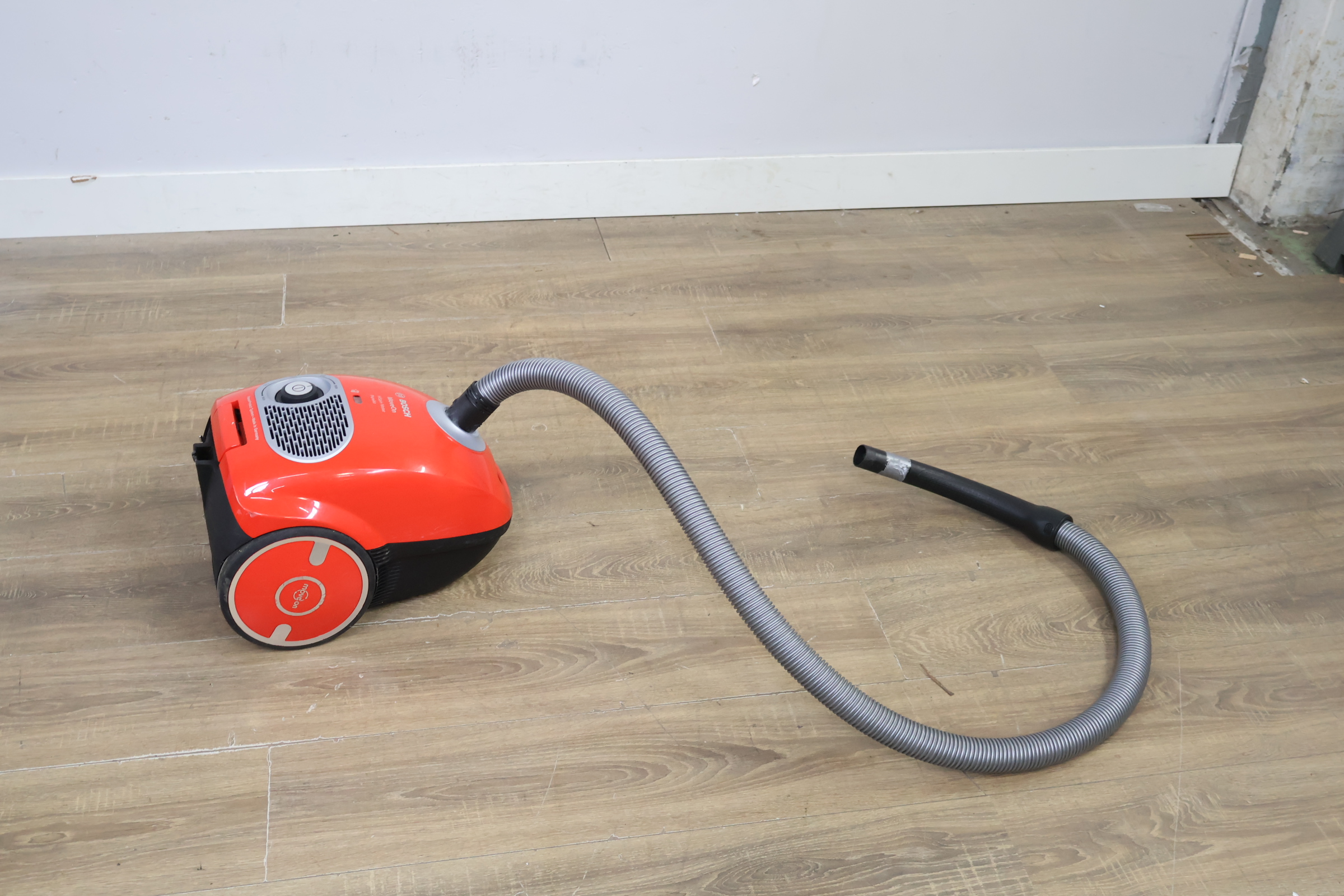 Bosch stofzuiger BGL35MOV22/01 – foto 3 – kavel bij GSD Auctions, Zoeterwoude