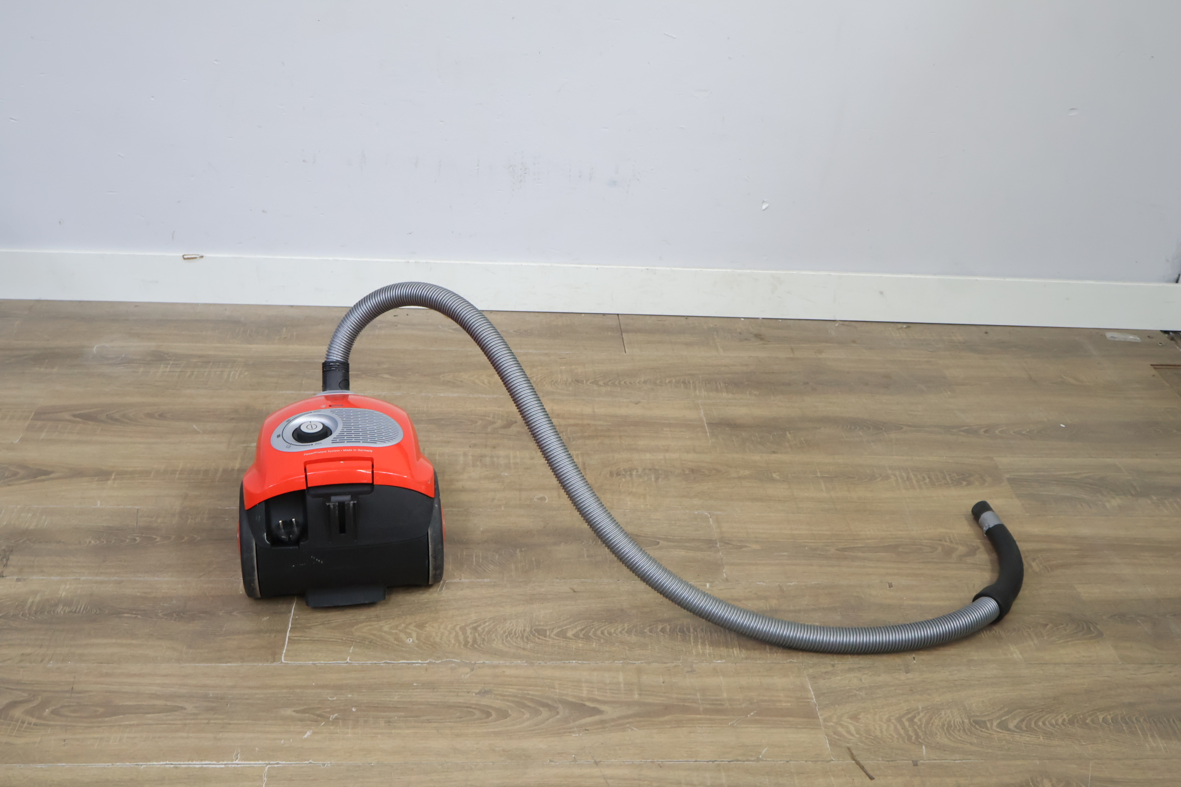 Bosch stofzuiger BGL35MOV22/01 – foto 4 – kavel bij GSD Auctions, Zoeterwoude