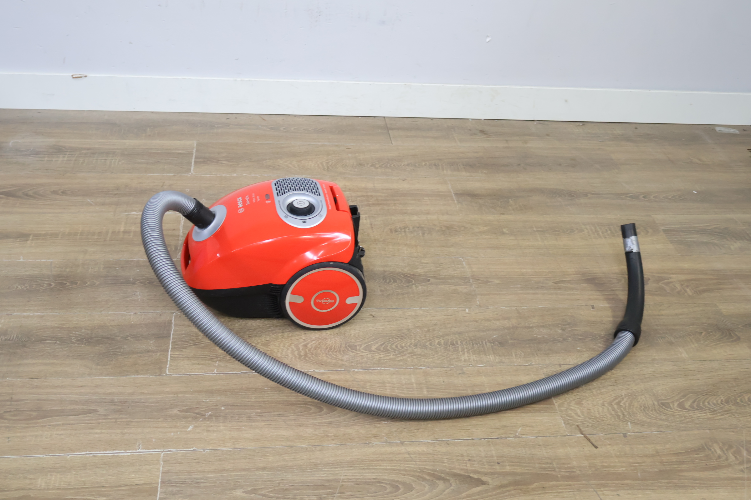 Bosch stofzuiger BGL35MOV22/01 – foto 8 – kavel bij GSD Auctions, Zoeterwoude