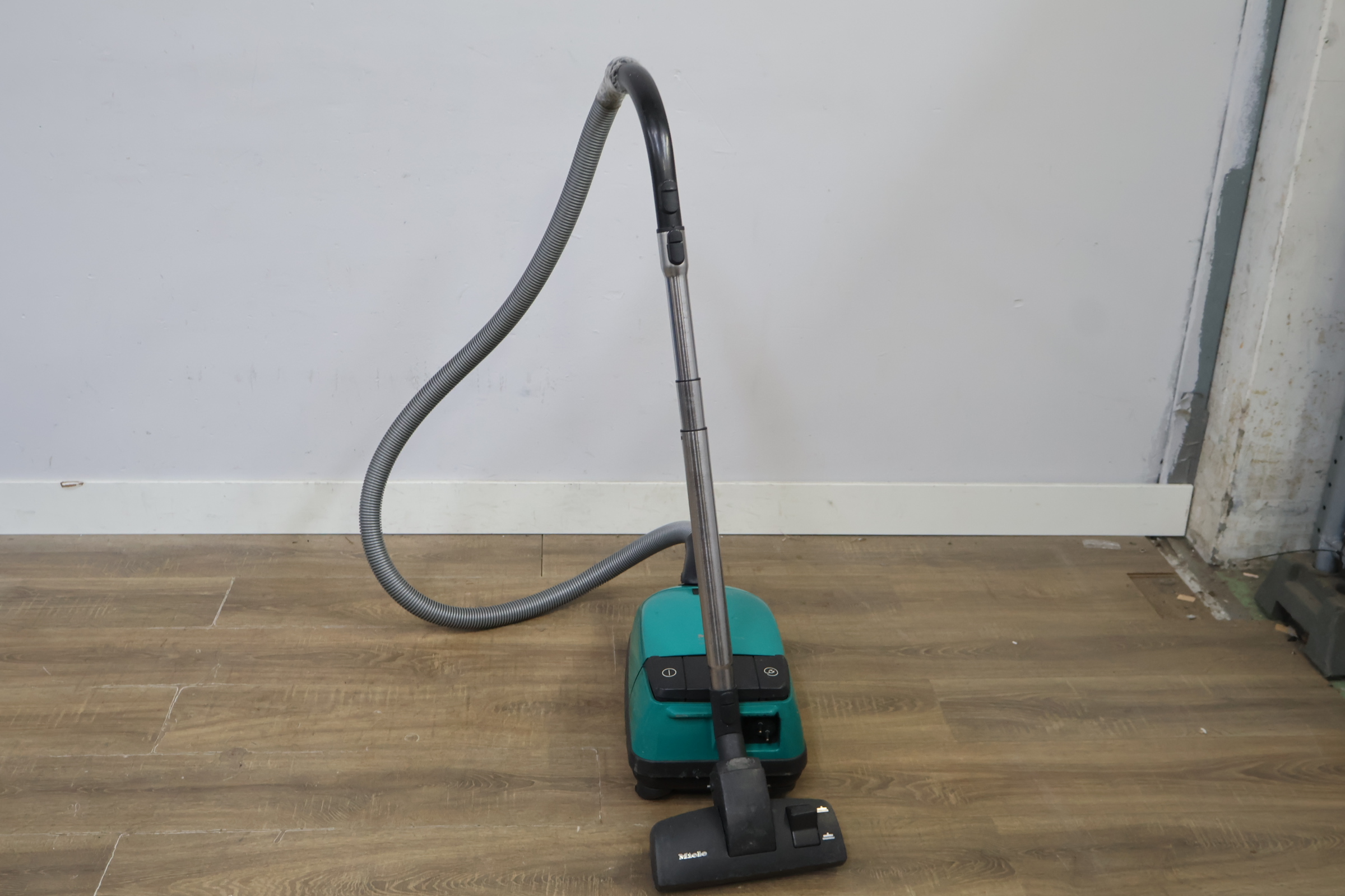 Miele De Luxe 3001 Stofzuiger – foto 6 – kavel bij GSD Auctions, Zoeterwoude