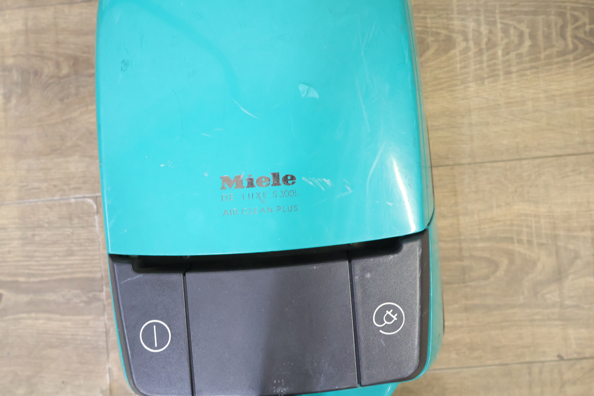 Miele De Luxe 3001 Stofzuiger – foto 8 – kavel bij GSD Auctions, Zoeterwoude
