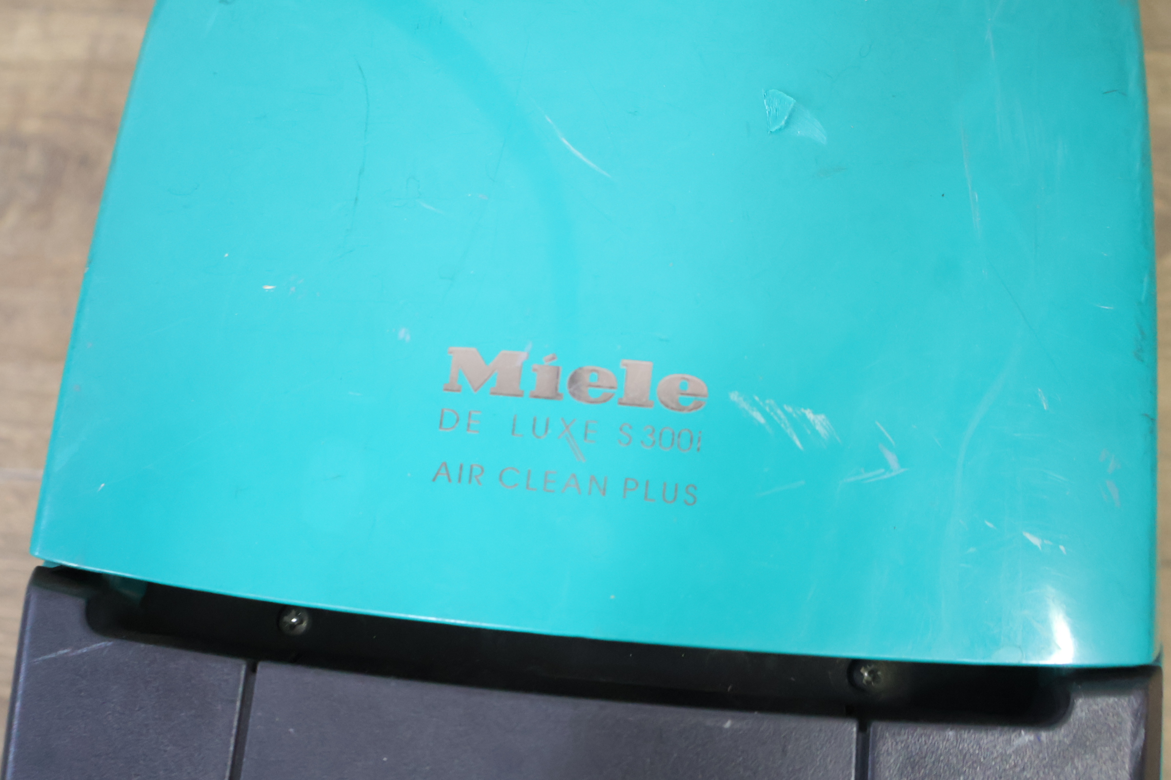Miele De Luxe 3001 Stofzuiger – foto 9 – kavel bij GSD Auctions, Zoeterwoude