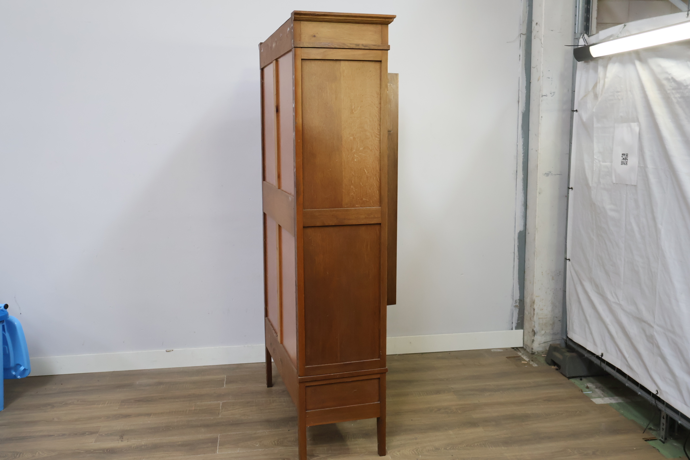 Houten linnenkast met spiegel – foto 3 – kavel bij GSD Auctions, Zoeterwoude