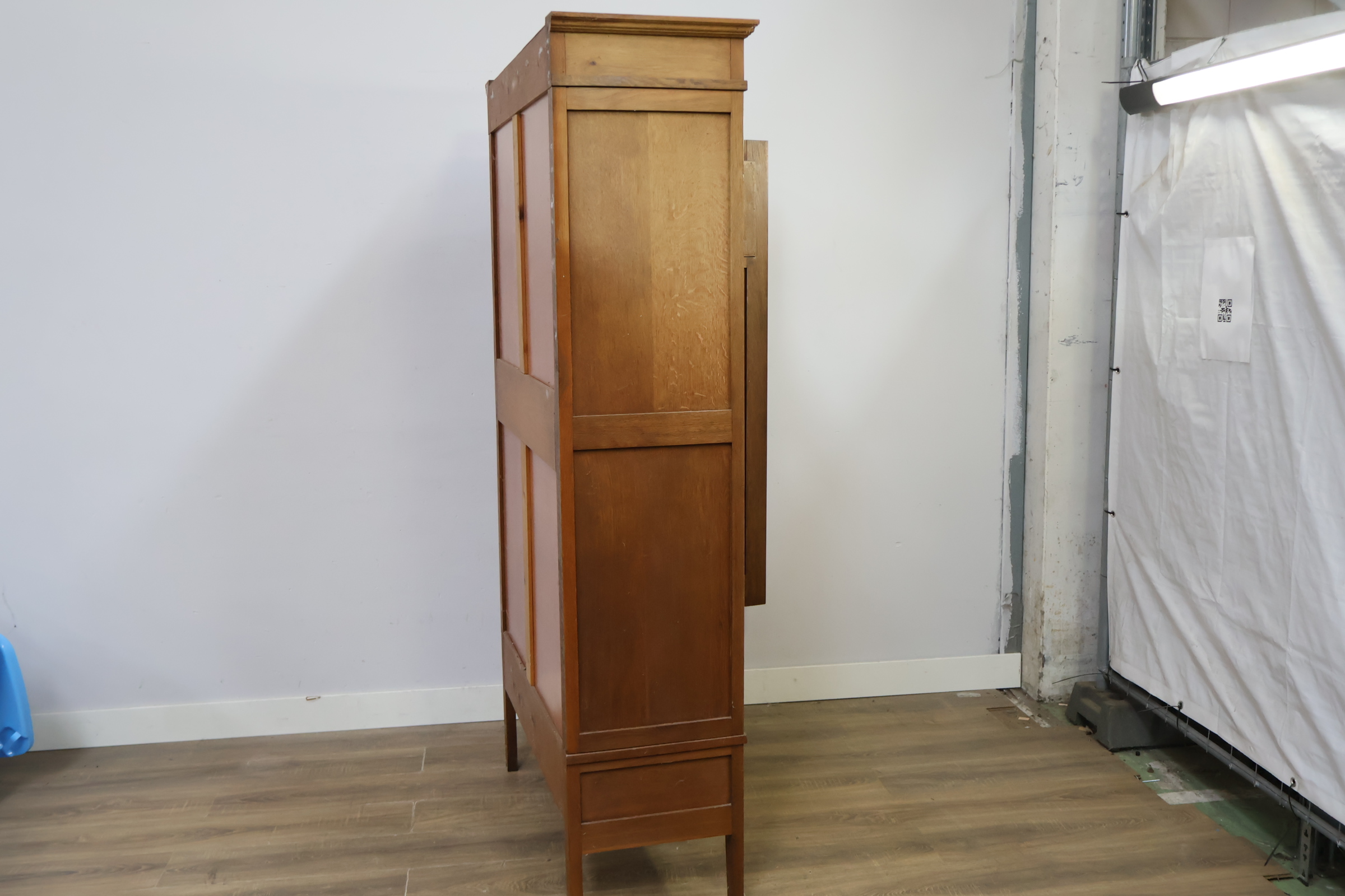 Houten linnenkast met spiegel – foto 4 – kavel bij GSD Auctions, Zoeterwoude