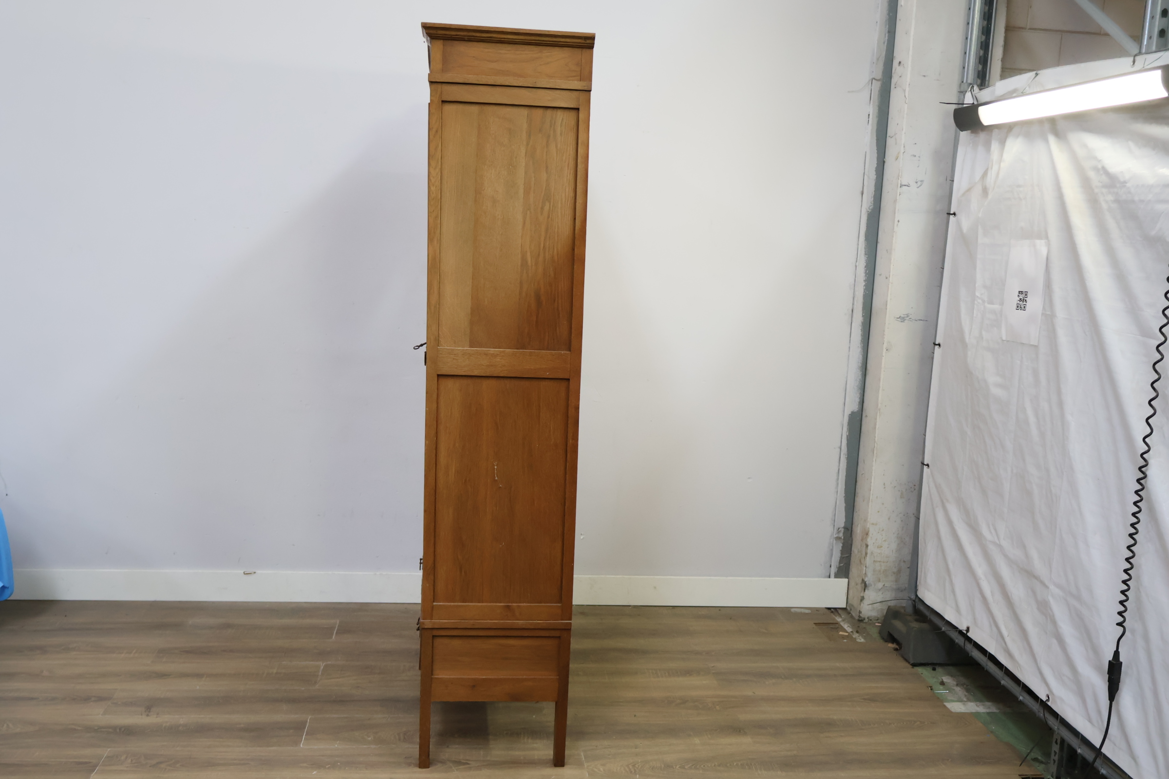 Houten linnenkast met spiegel – foto 7 – kavel bij GSD Auctions, Zoeterwoude