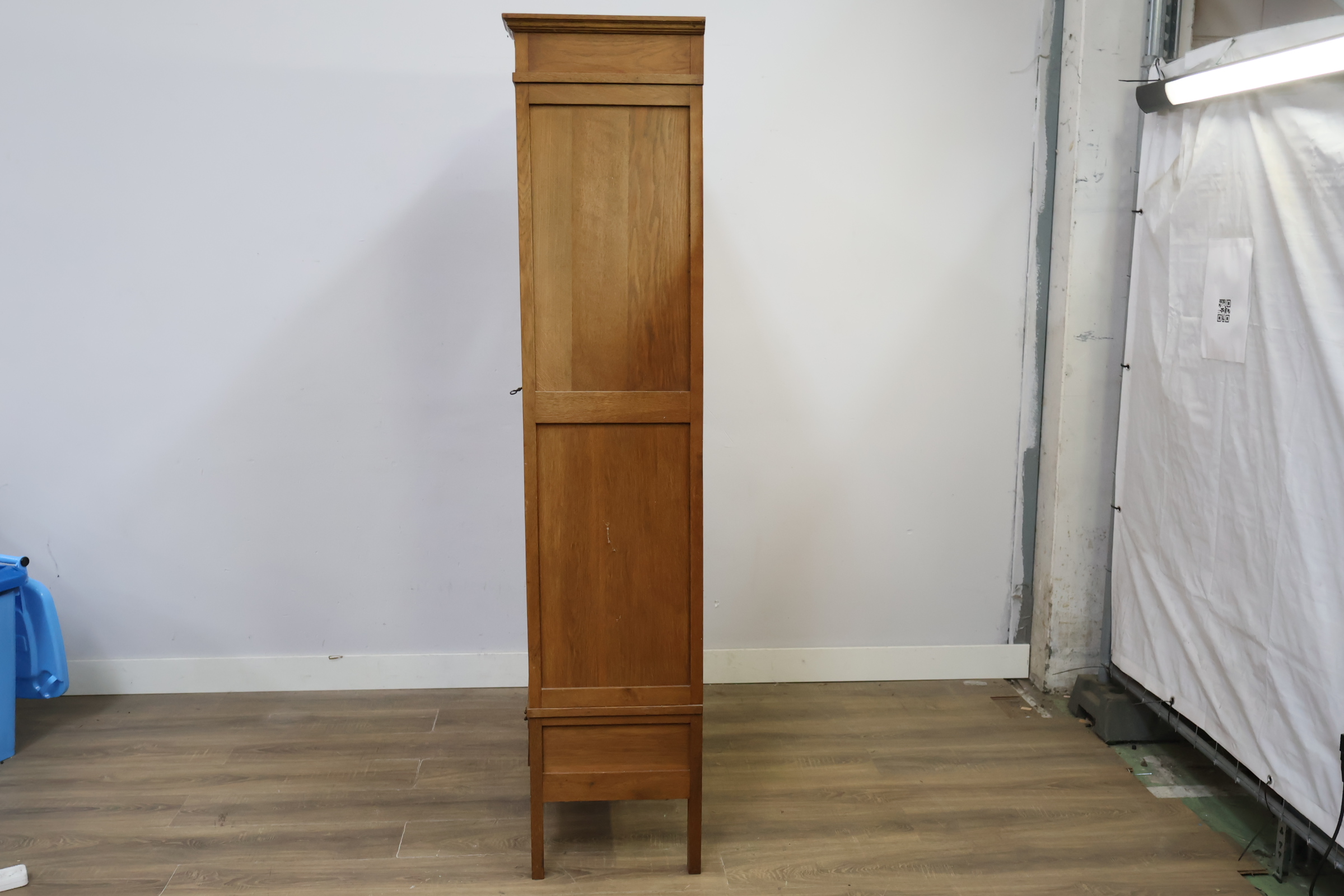 Houten linnenkast met spiegel – foto 8 – kavel bij GSD Auctions, Zoeterwoude