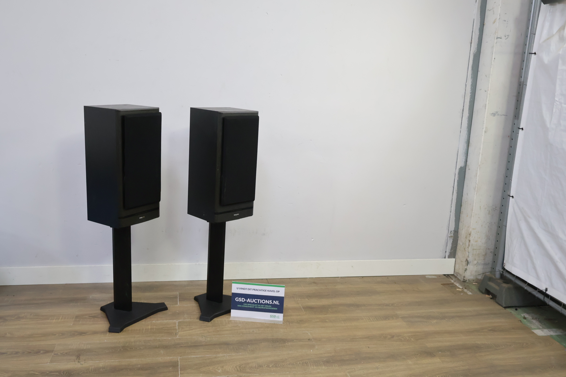 Philips luidsprekers met standaarden – kavel bij GSD Auctions, Zoeterwoude