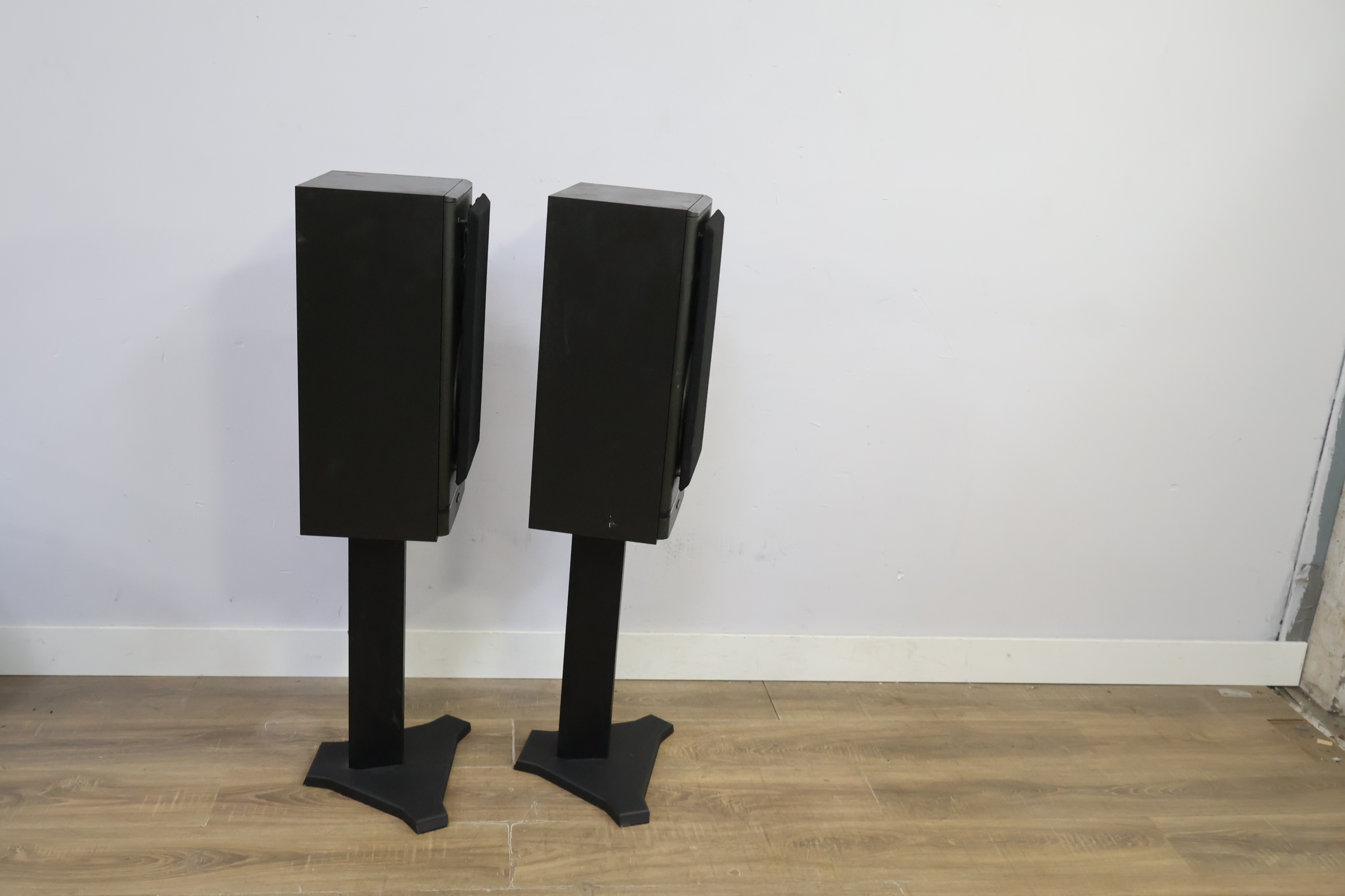 Philips luidsprekers met standaarden – foto 3 – kavel bij GSD Auctions, Zoeterwoude