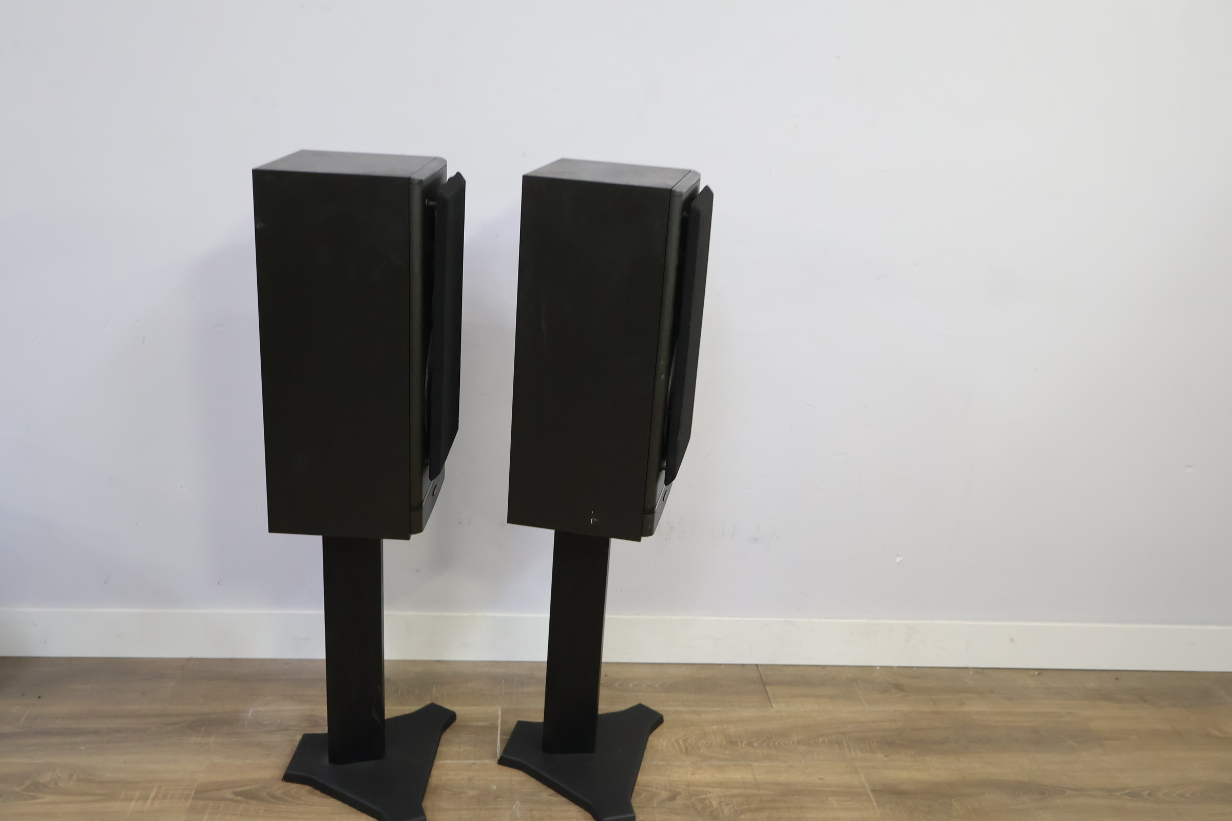 Philips luidsprekers met standaarden – foto 4 – kavel bij GSD Auctions, Zoeterwoude