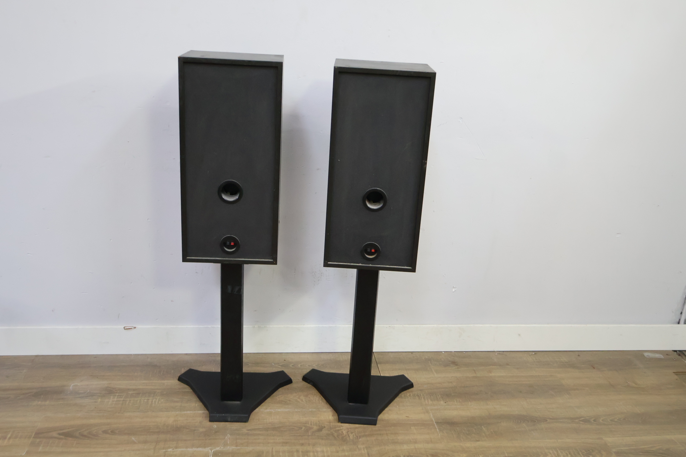 Philips luidsprekers met standaarden – foto 6 – kavel bij GSD Auctions, Zoeterwoude