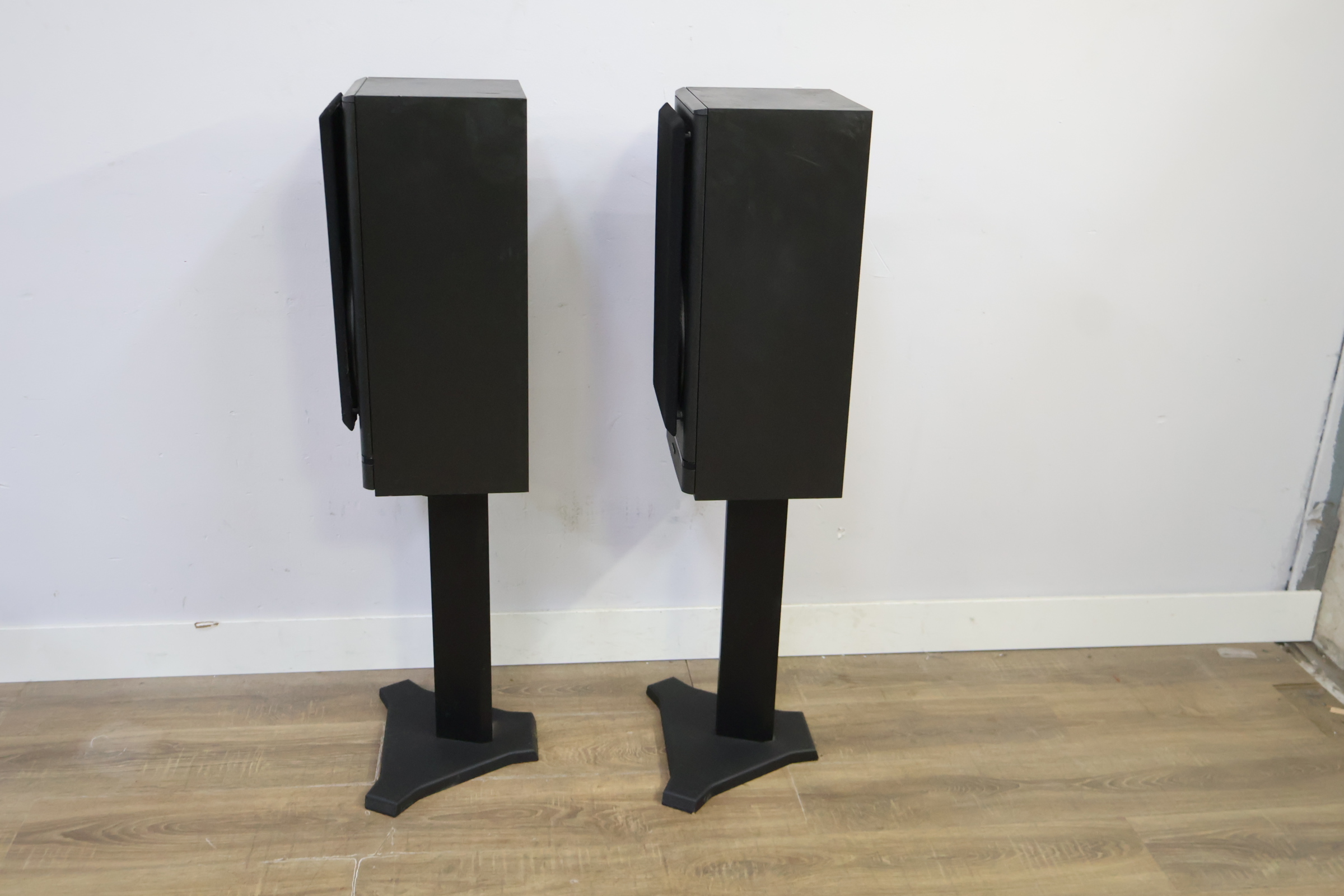 Philips luidsprekers met standaarden – foto 8 – kavel bij GSD Auctions, Zoeterwoude