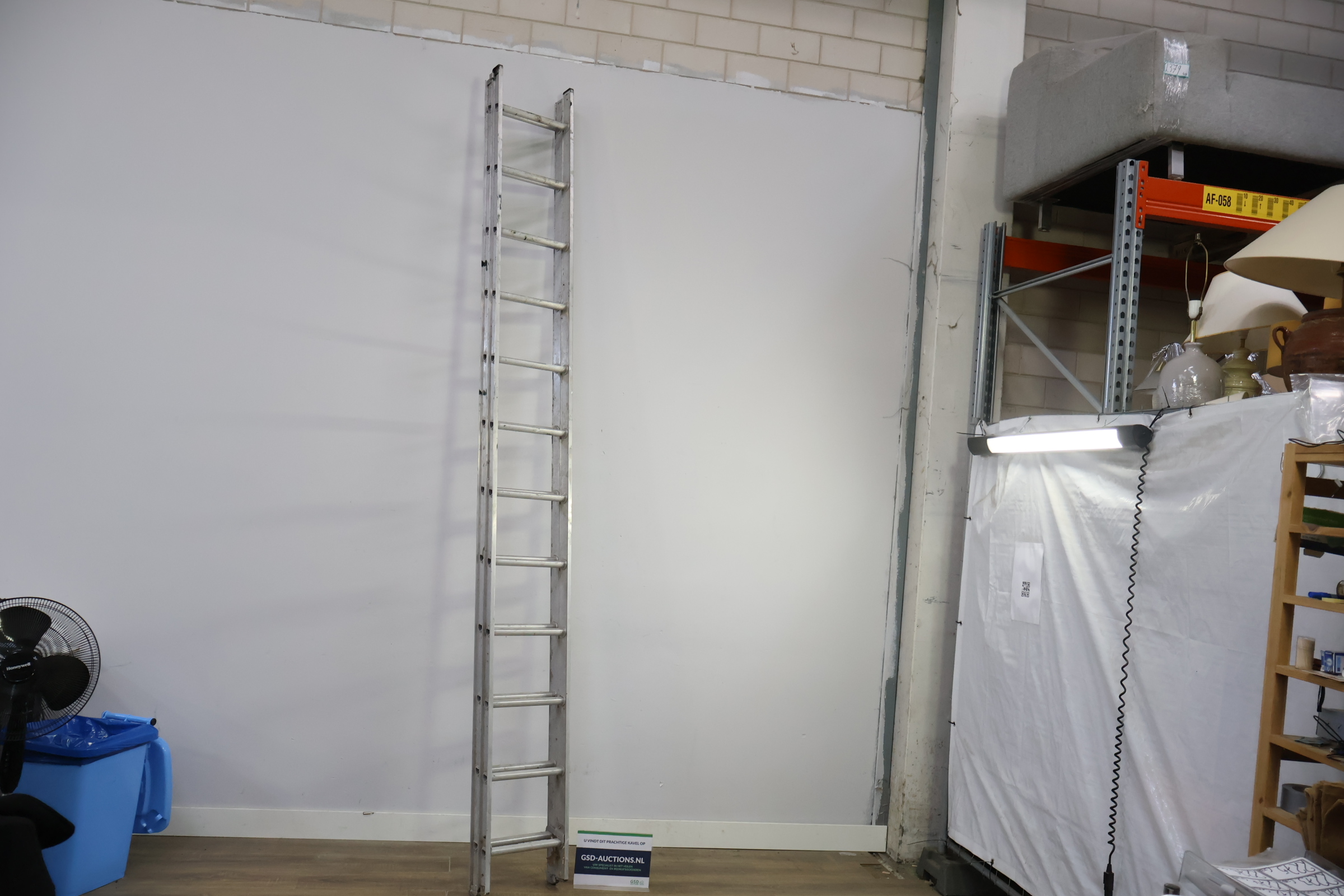 Aluminium uitschuifbare ladder – kavel bij GSD Auctions, Zoeterwoude