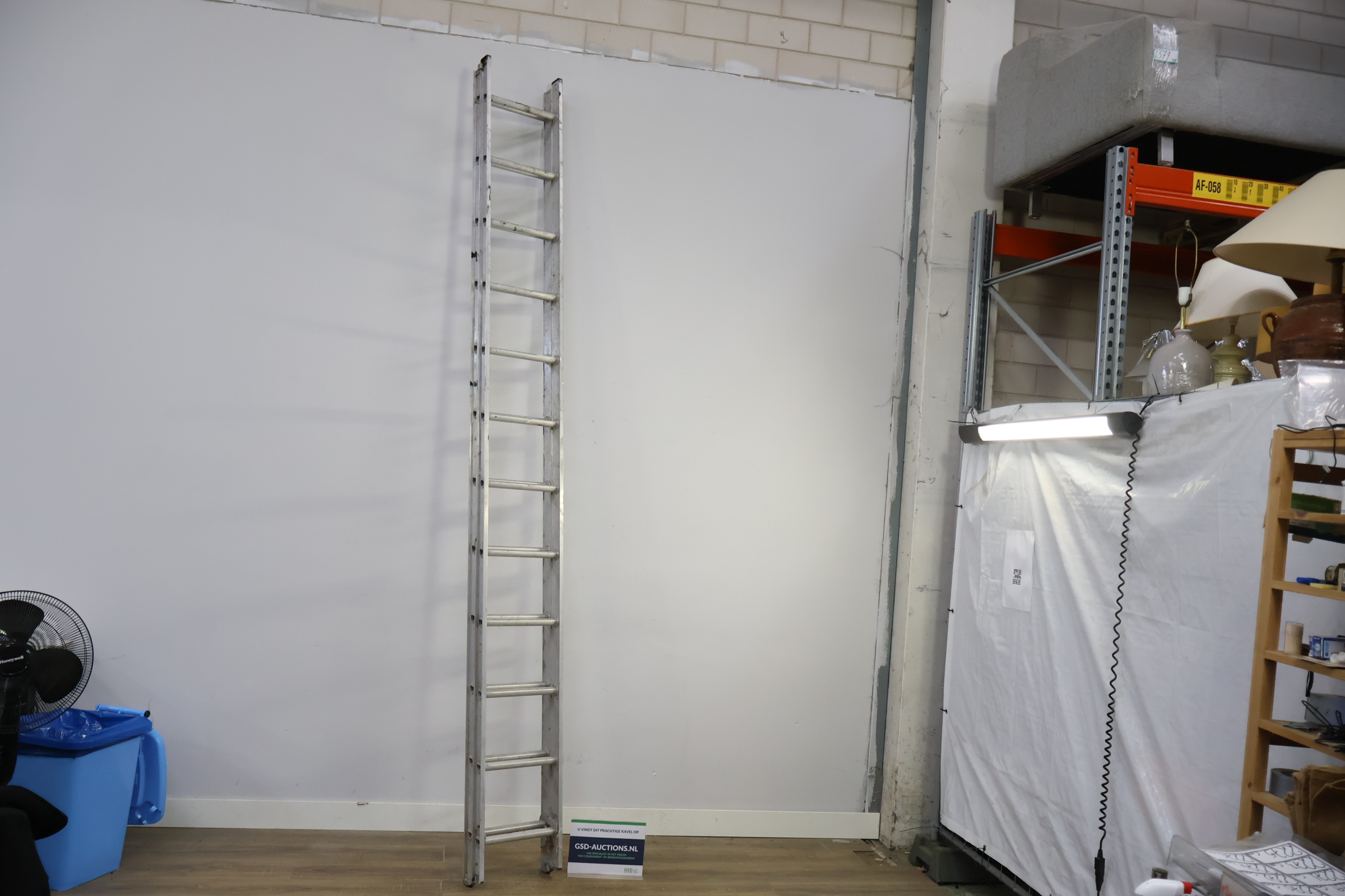 Aluminium uitschuifbare ladder – foto 2 – kavel bij GSD Auctions, Zoeterwoude
