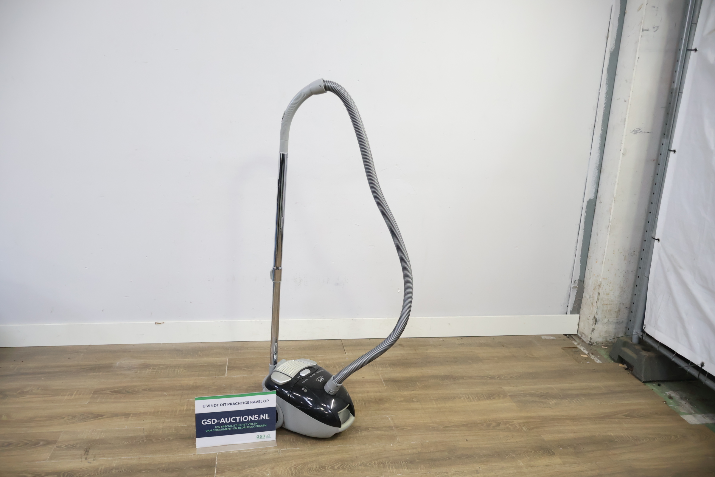 Miele stofzuiger met slang en stang – kavel bij GSD Auctions, Zoeterwoude