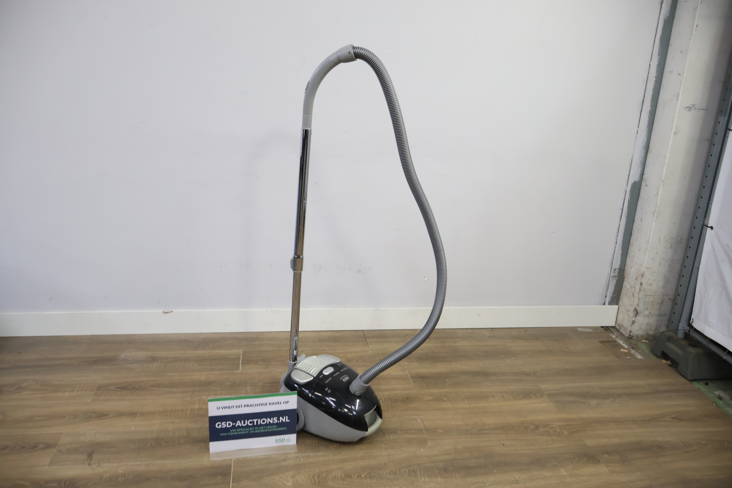 Miele stofzuiger met slang en stang – foto 2 – kavel bij GSD Auctions, Zoeterwoude