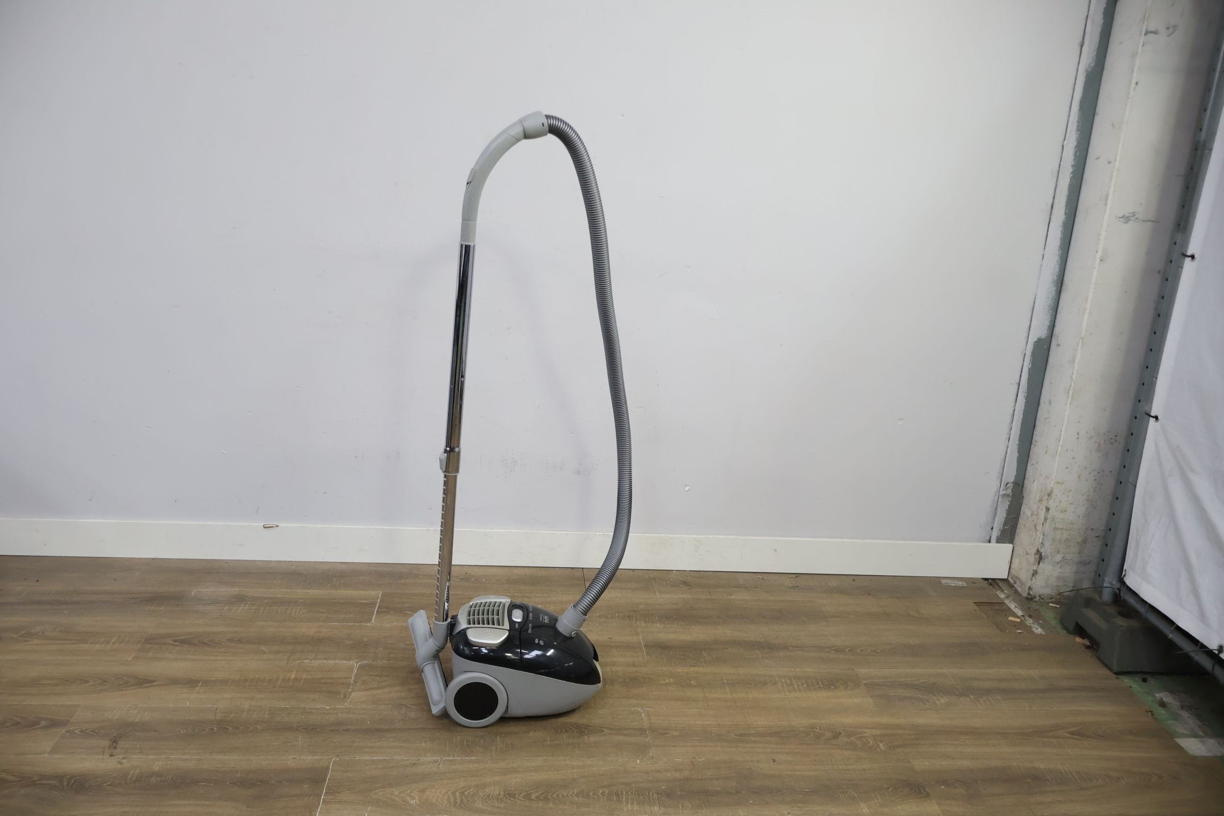 Miele stofzuiger met slang en stang – foto 4 – kavel bij GSD Auctions, Zoeterwoude