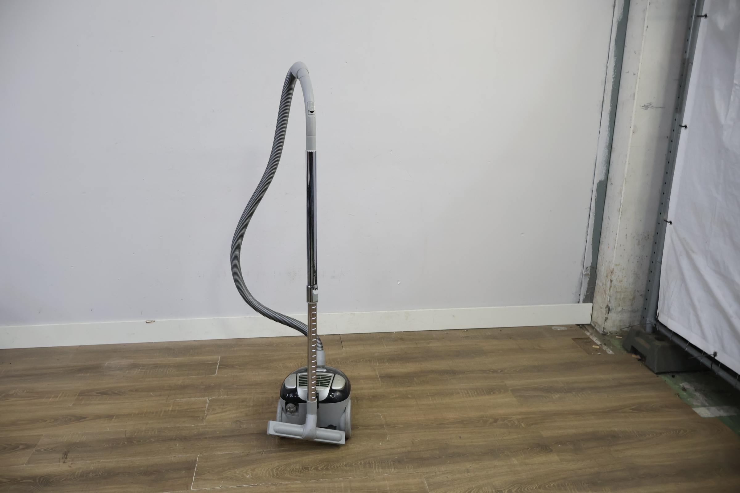 Miele stofzuiger met slang en stang – foto 5 – kavel bij GSD Auctions, Zoeterwoude