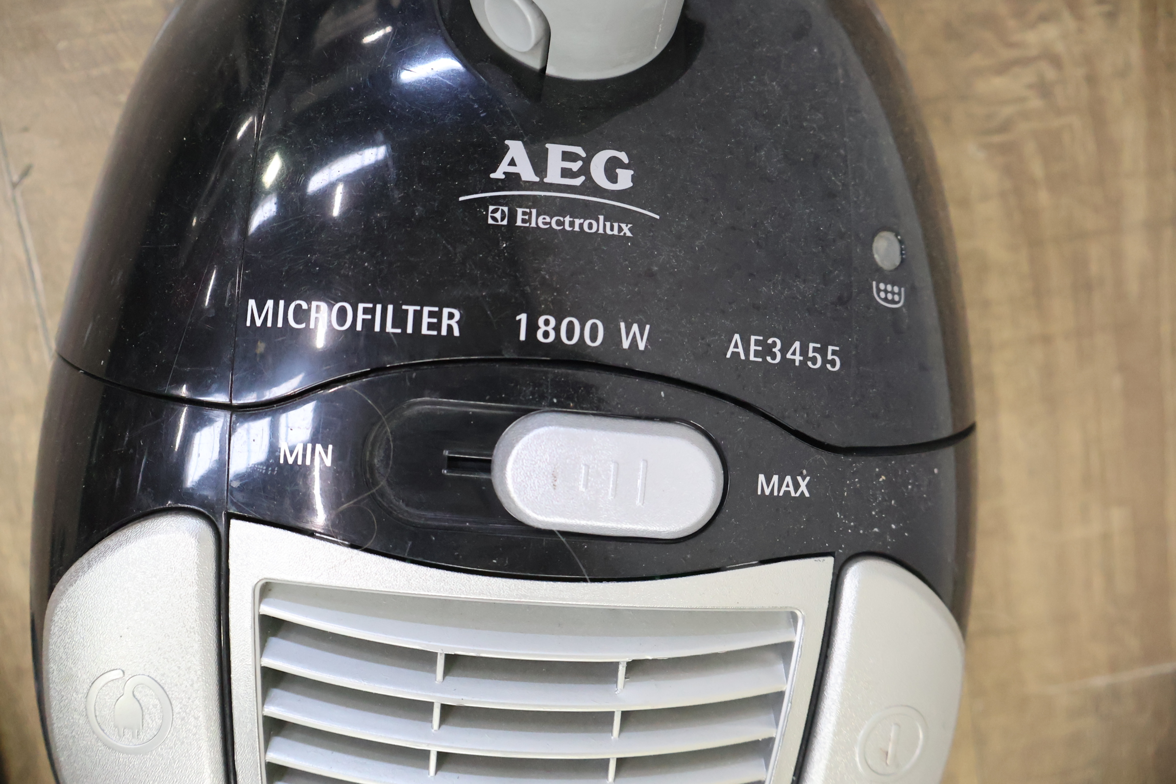 Miele stofzuiger met slang en stang – foto 7 – kavel bij GSD Auctions, Zoeterwoude