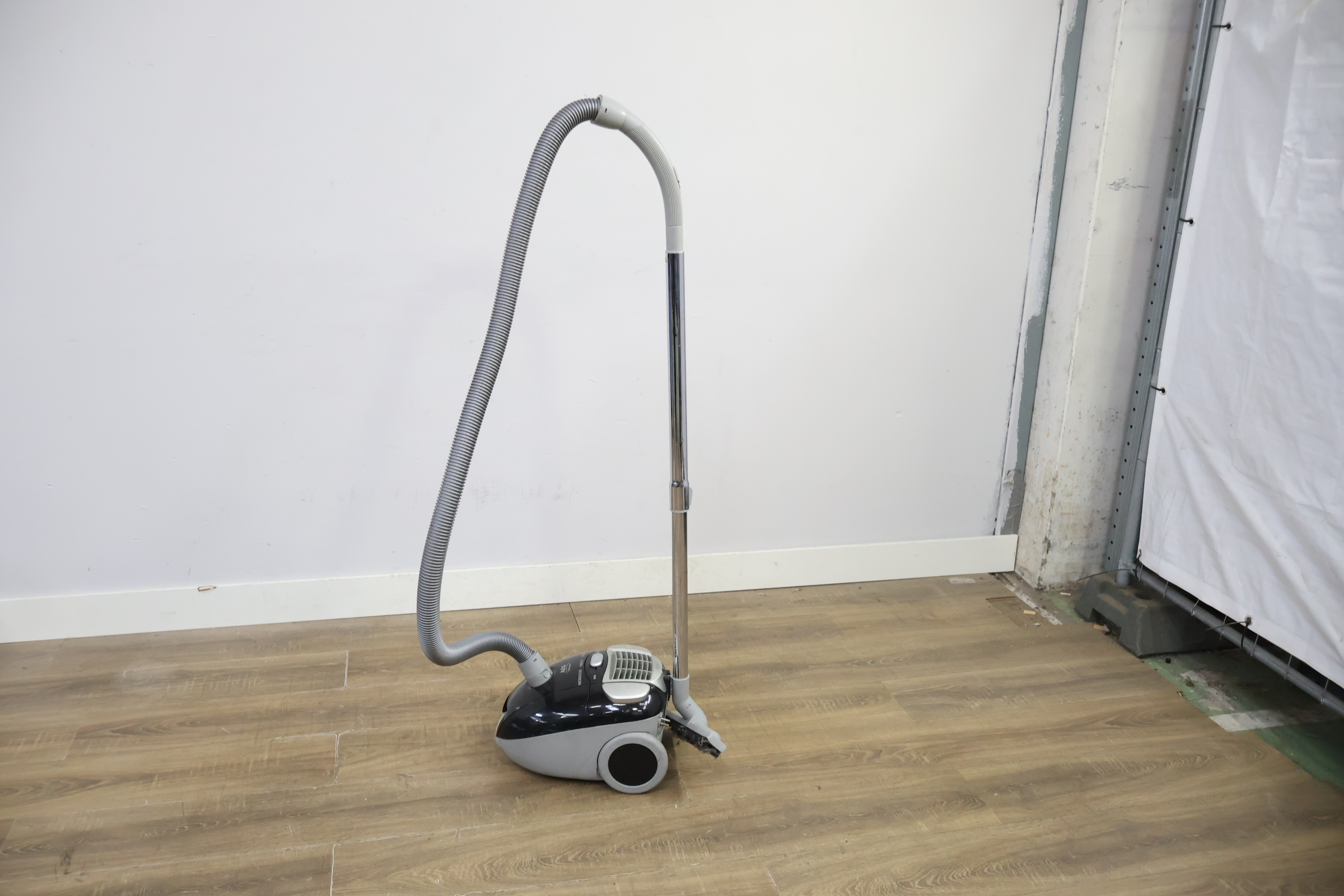 Miele stofzuiger met slang en stang – foto 8 – kavel bij GSD Auctions, Zoeterwoude