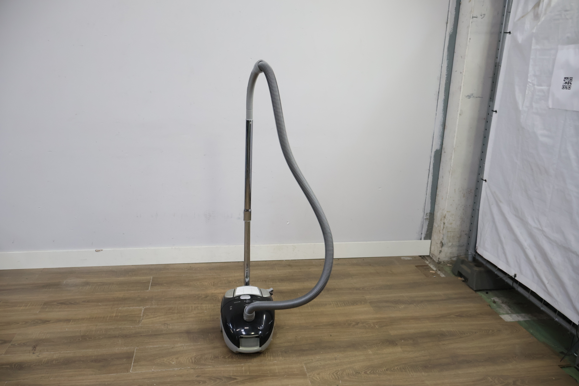 Miele stofzuiger met slang en stang – foto 10 – kavel bij GSD Auctions, Zoeterwoude