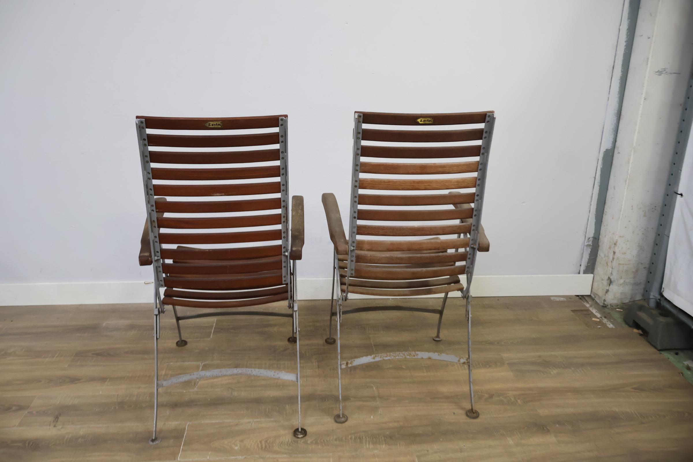 Set van 2 houten tuinstoelen met metalen frame – foto 6 – kavel bij GSD Auctions, Zoeterwoude