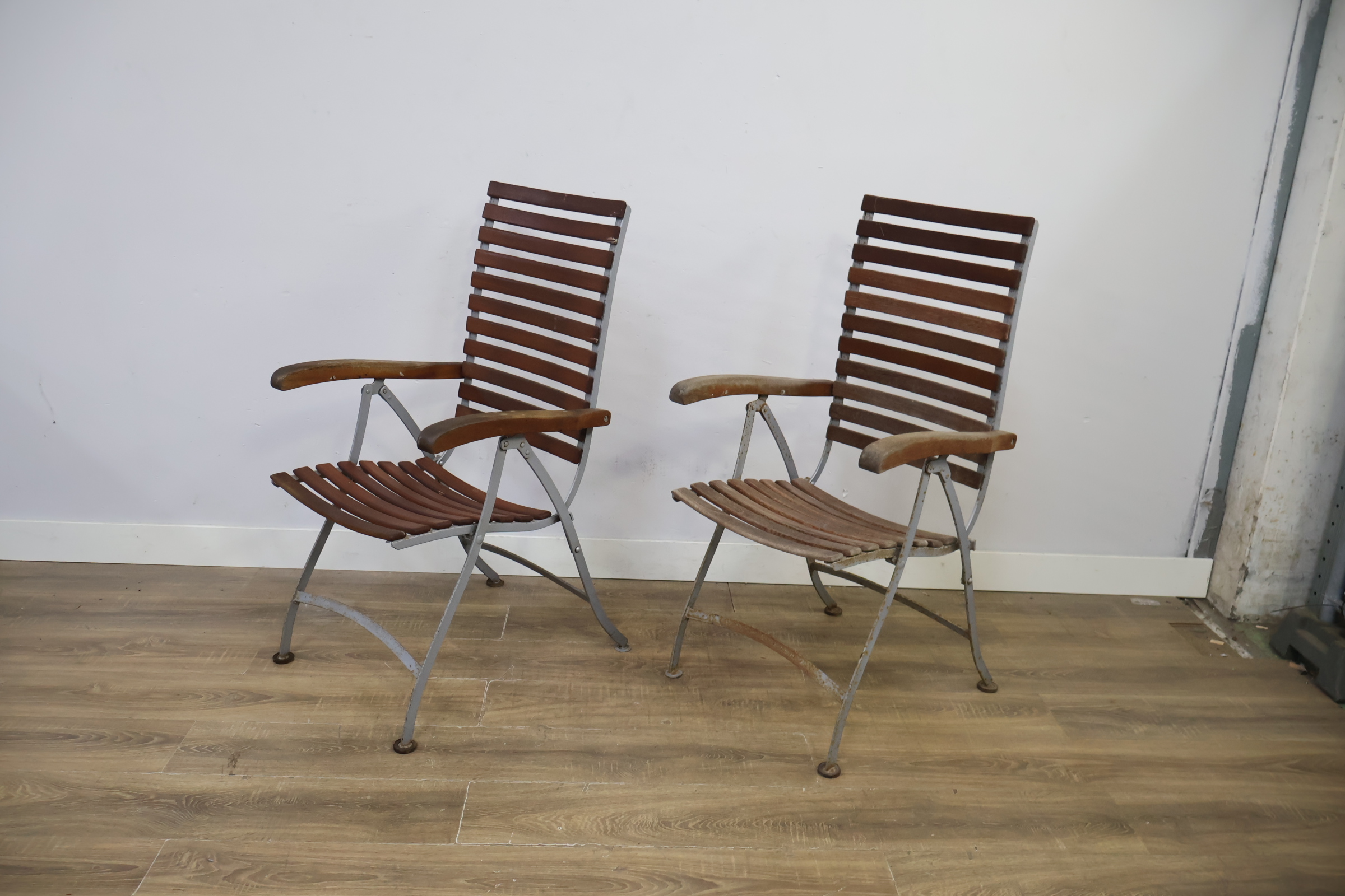 Set van 2 houten tuinstoelen met metalen frame – foto 10 – kavel bij GSD Auctions, Zoeterwoude