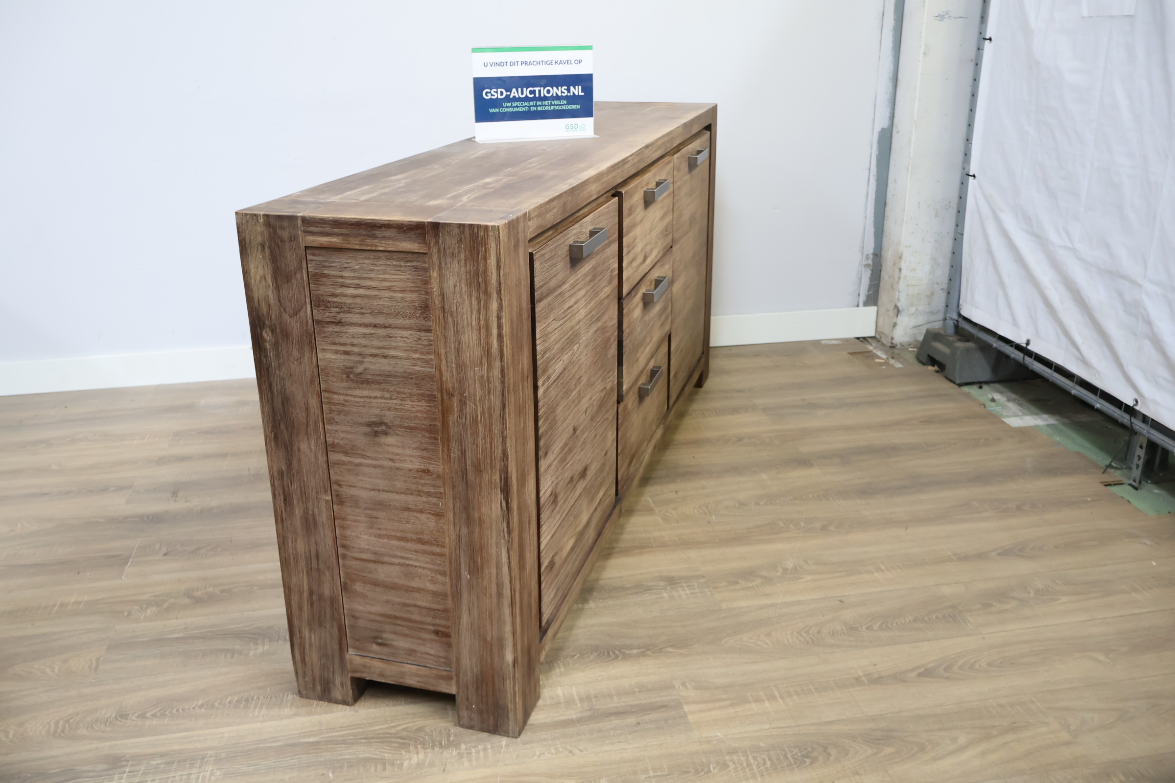 Houten dressoir met laden en deuren – foto 2 – kavel bij GSD Auctions, Zoeterwoude