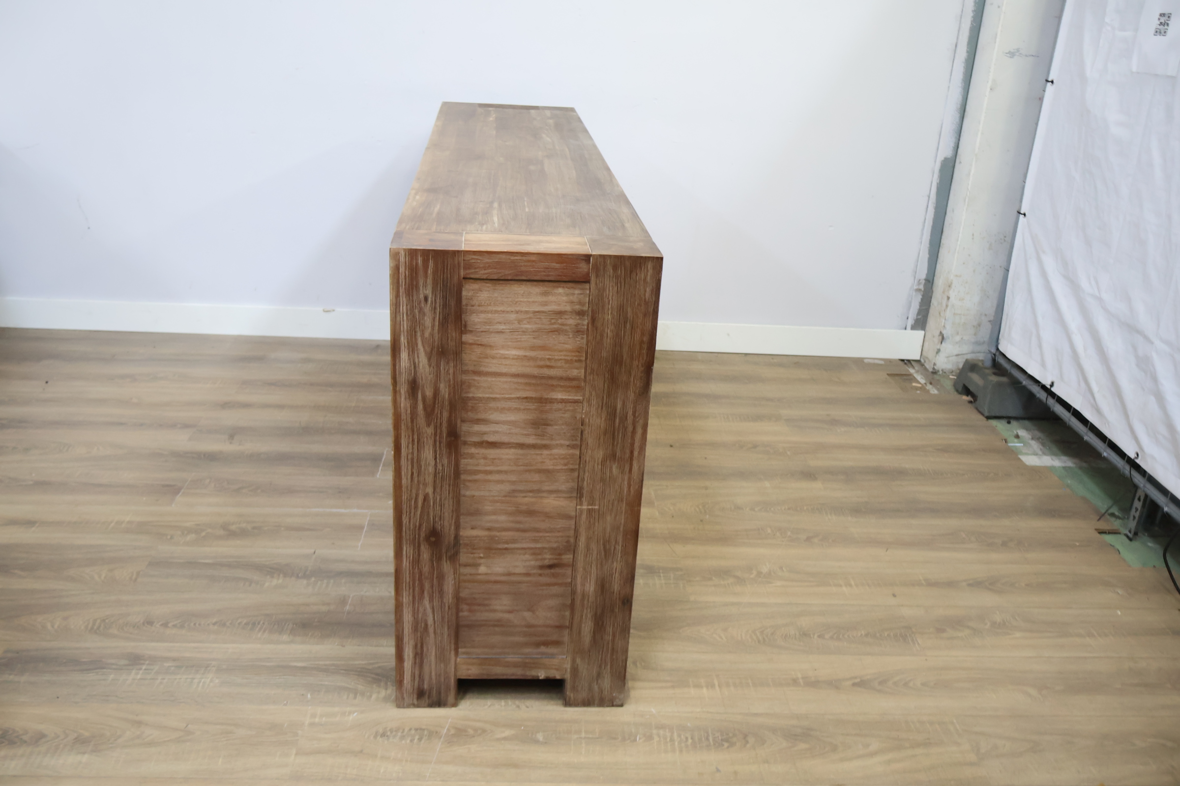 Houten dressoir met laden en deuren – foto 8 – kavel bij GSD Auctions, Zoeterwoude