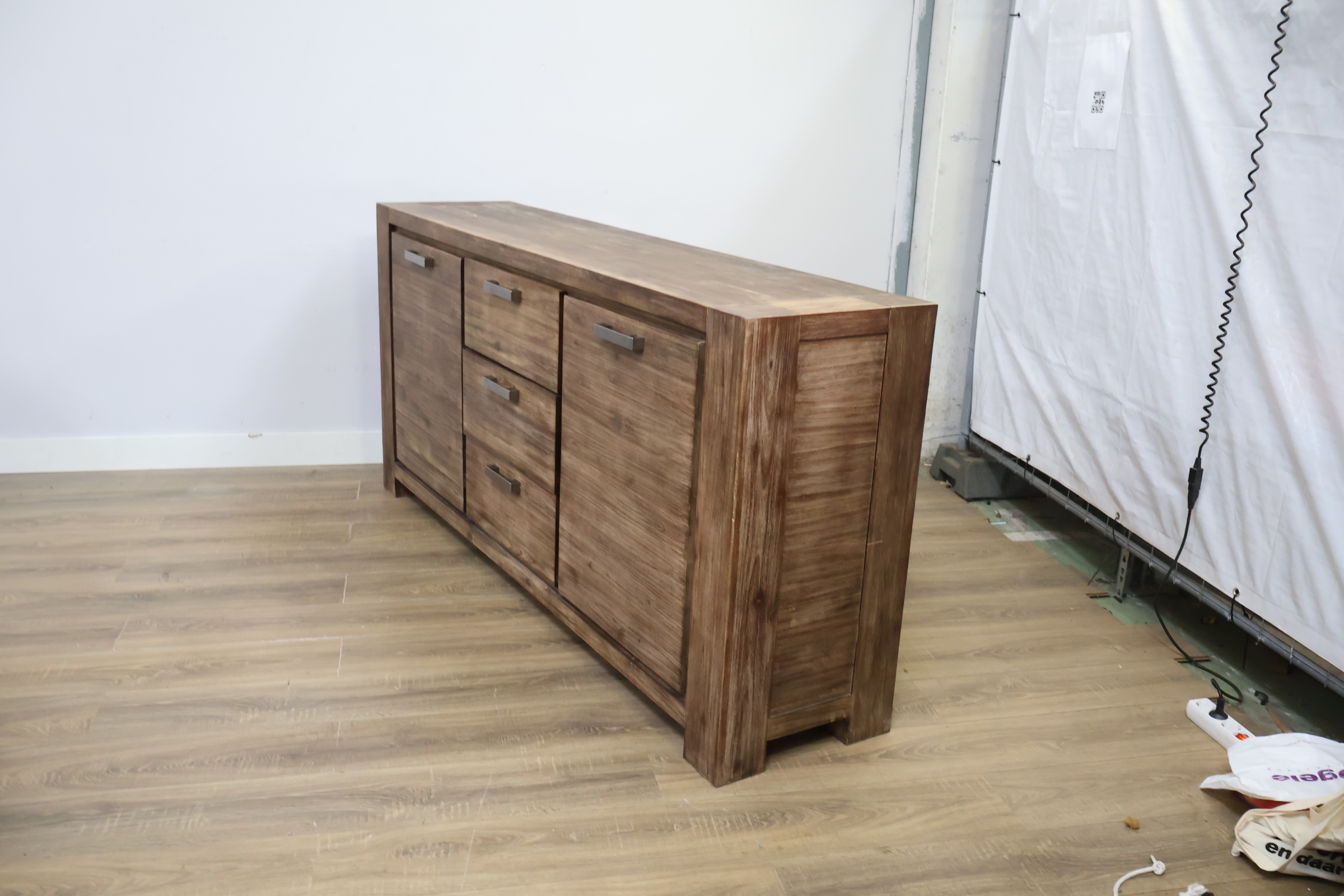 Houten dressoir met laden en deuren – foto 9 – kavel bij GSD Auctions, Zoeterwoude