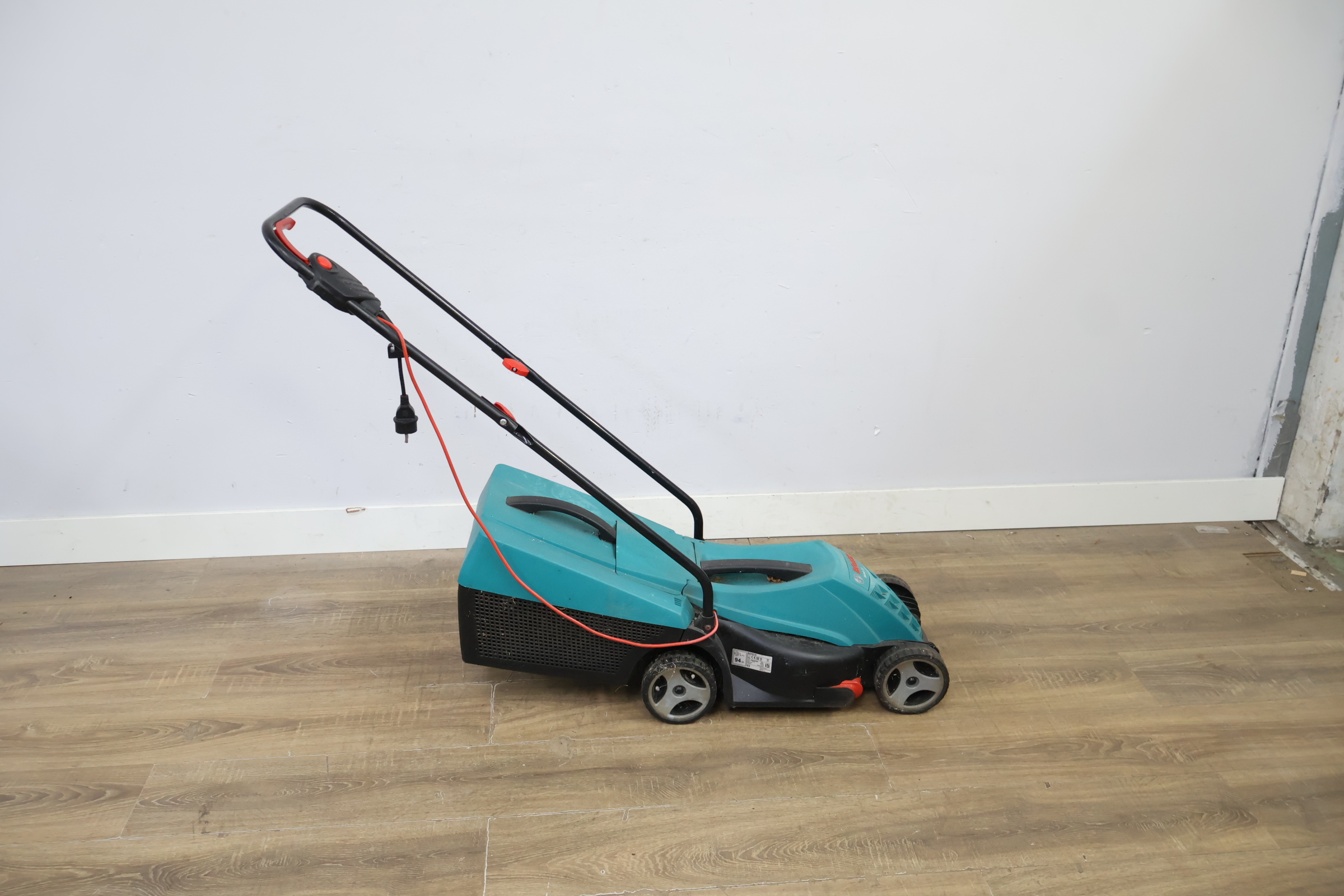 Bosch elektrische grasmaaier – foto 3 – kavel bij GSD Auctions, Zoeterwoude