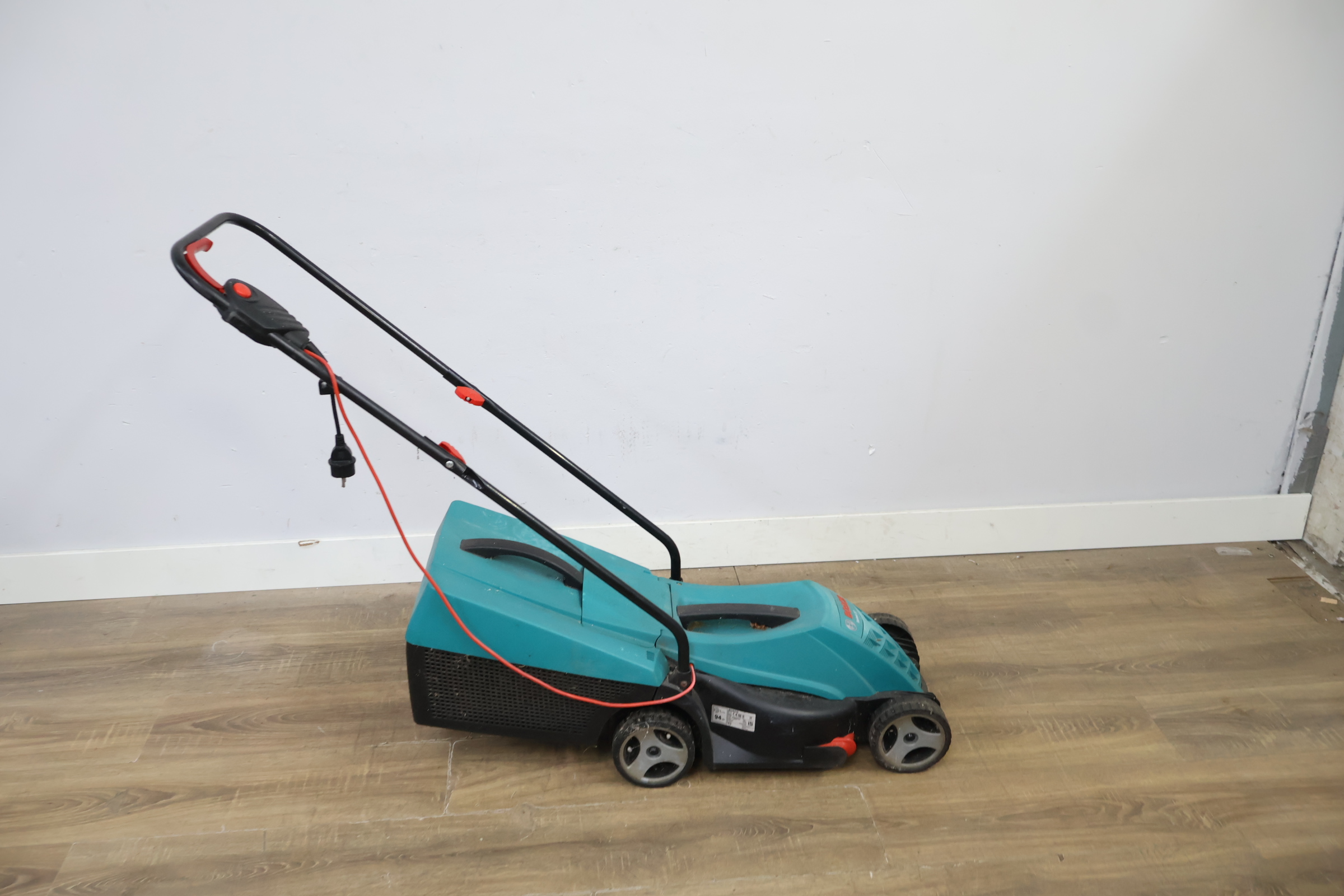 Bosch elektrische grasmaaier – foto 4 – kavel bij GSD Auctions, Zoeterwoude