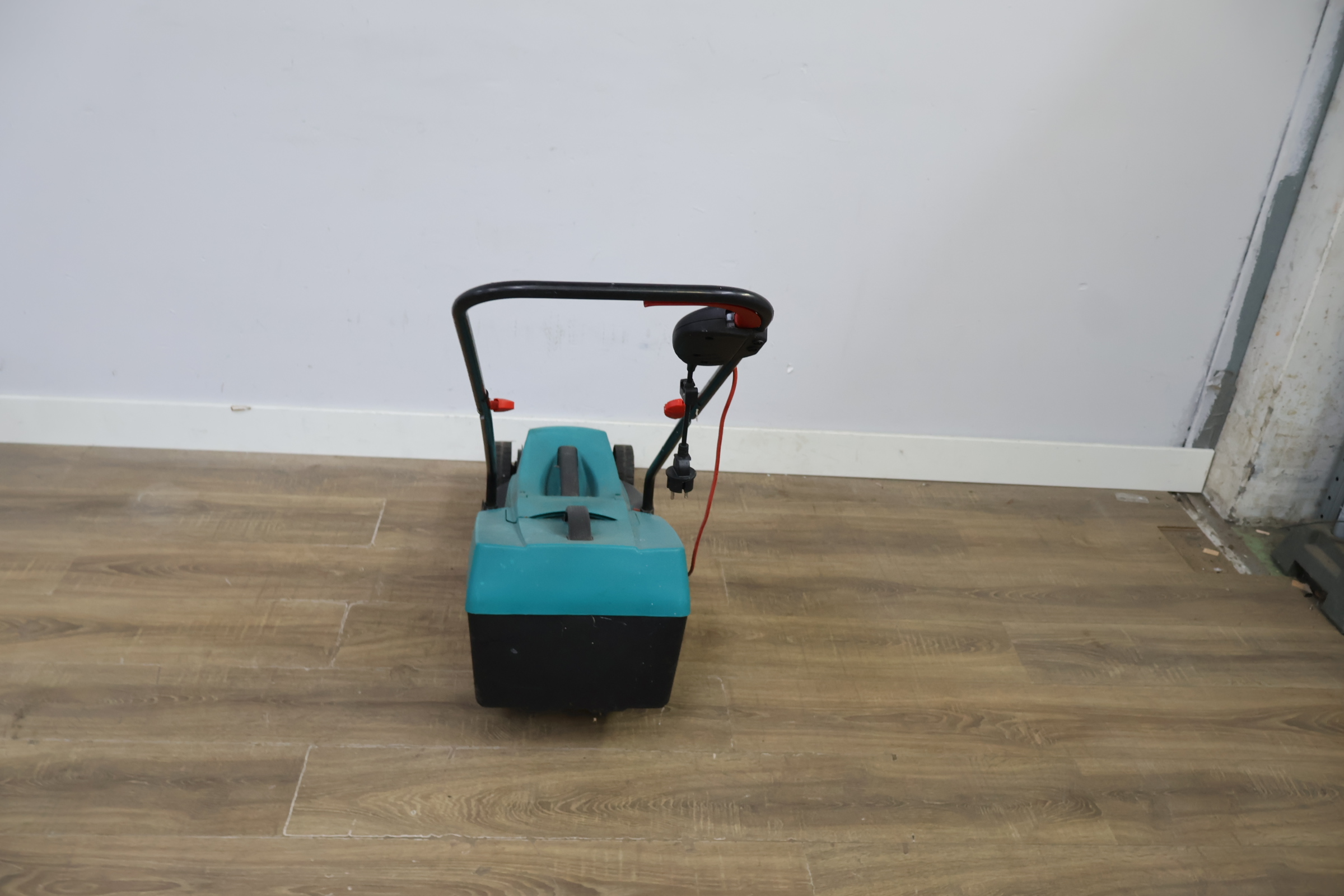 Bosch elektrische grasmaaier – foto 7 – kavel bij GSD Auctions, Zoeterwoude