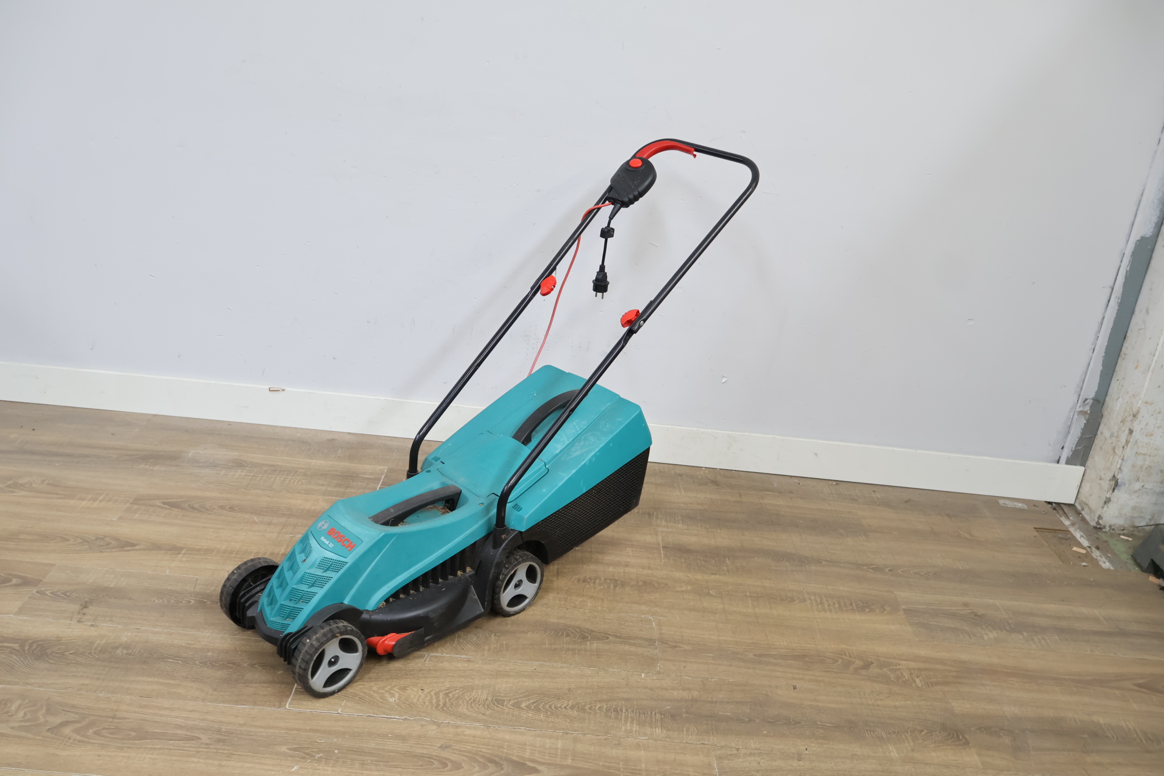 Bosch elektrische grasmaaier – foto 10 – kavel bij GSD Auctions, Zoeterwoude