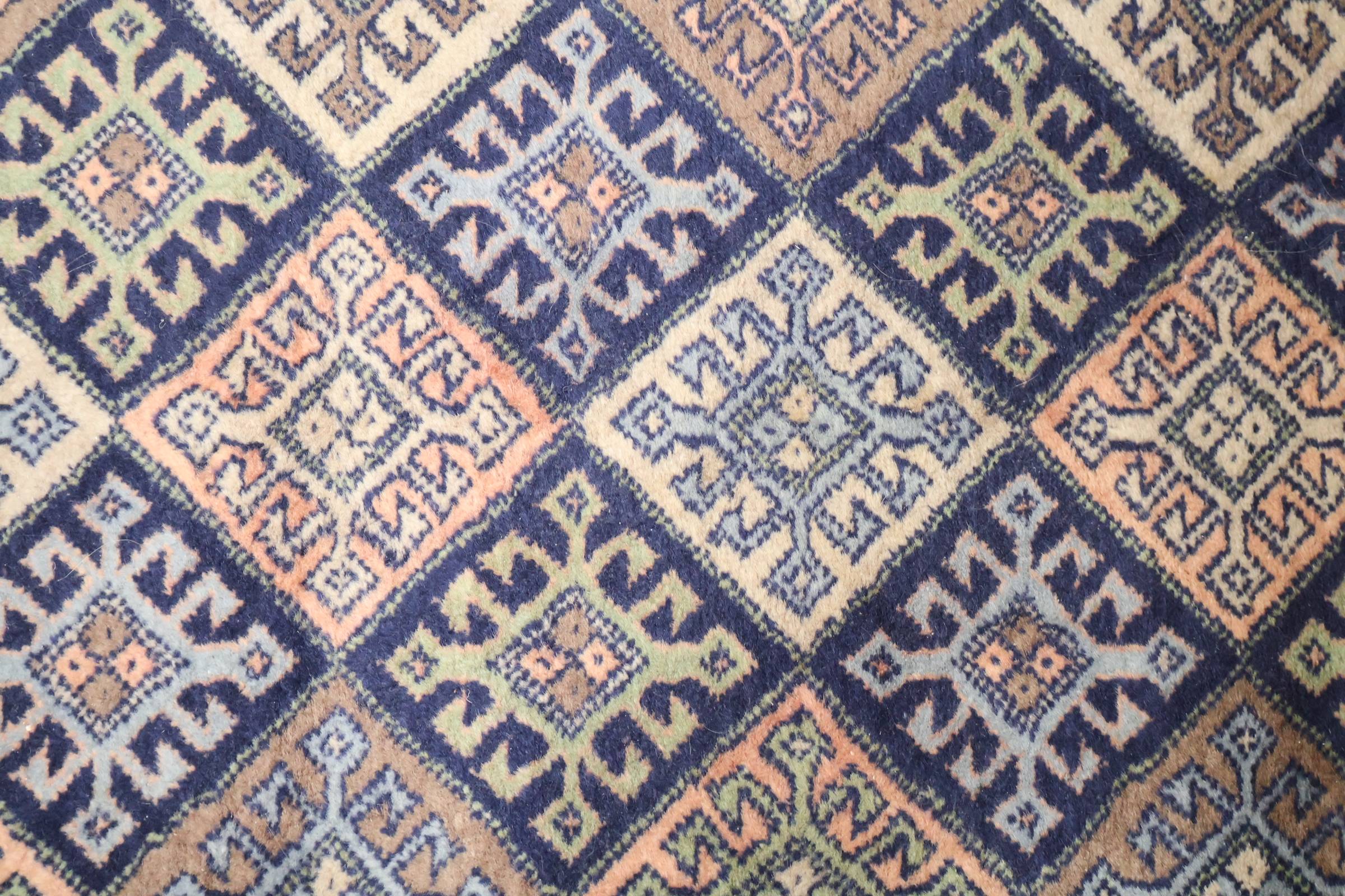 Kleurrijk vloerkleed met geometrisch patroon – foto 7 – kavel bij GSD Auctions, Zoeterwoude