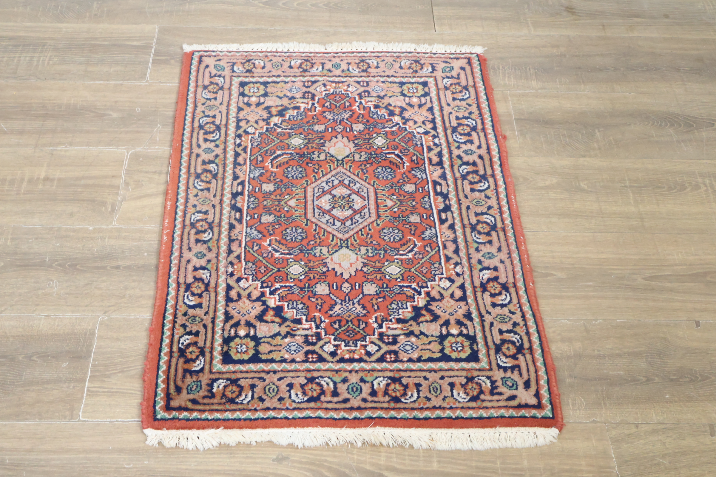 Perzisch tapijt met patroon – foto 4 – kavel bij GSD Auctions, Zoeterwoude
