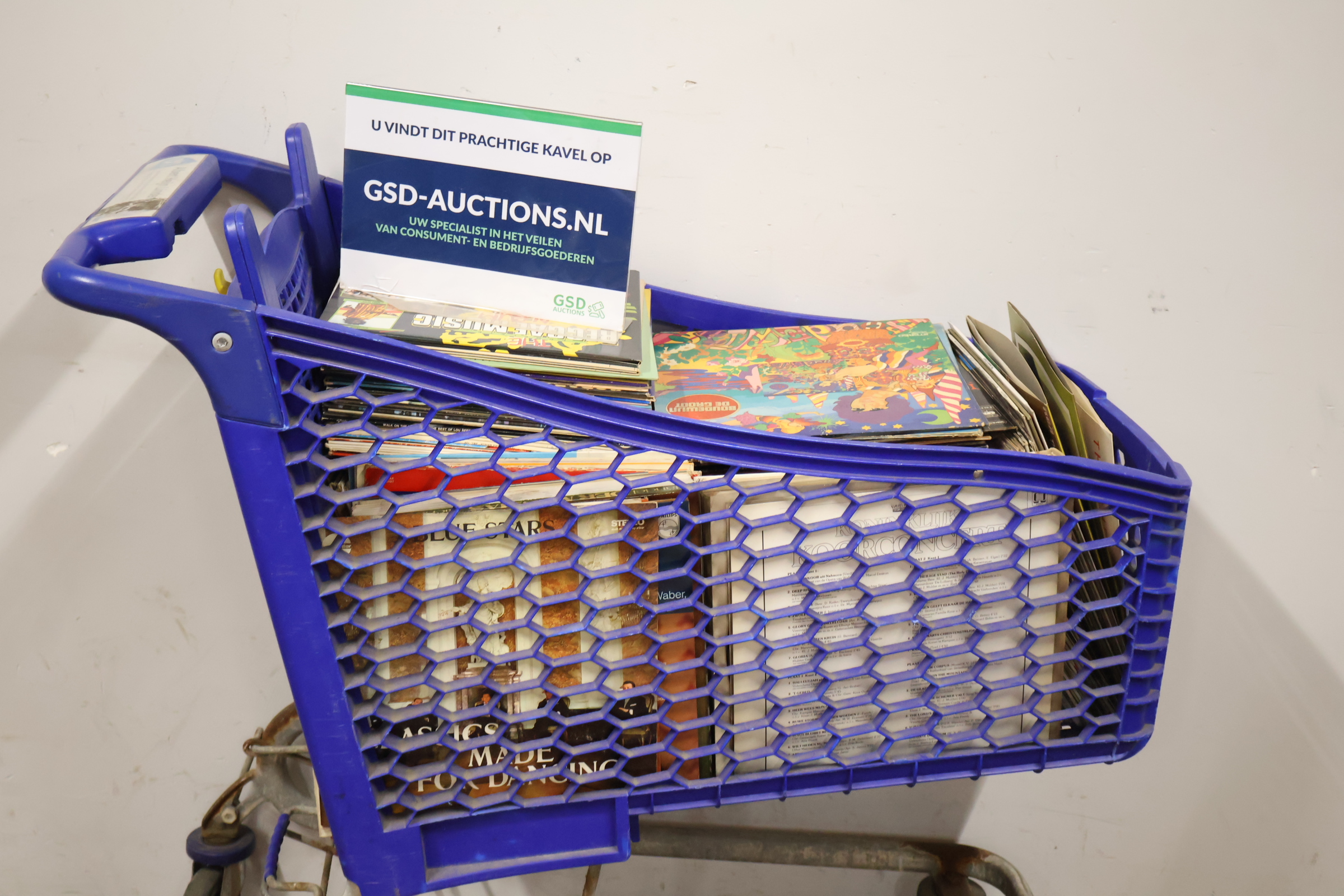 Diverse vinylplaten in blauwe winkelwagen – foto 2 – kavel bij GSD Auctions, Zoeterwoude