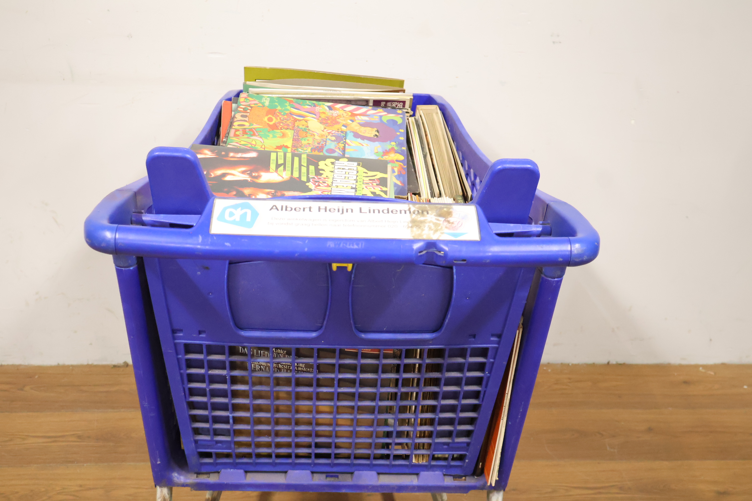 Diverse vinylplaten in blauwe winkelwagen – foto 4 – kavel bij GSD Auctions, Zoeterwoude