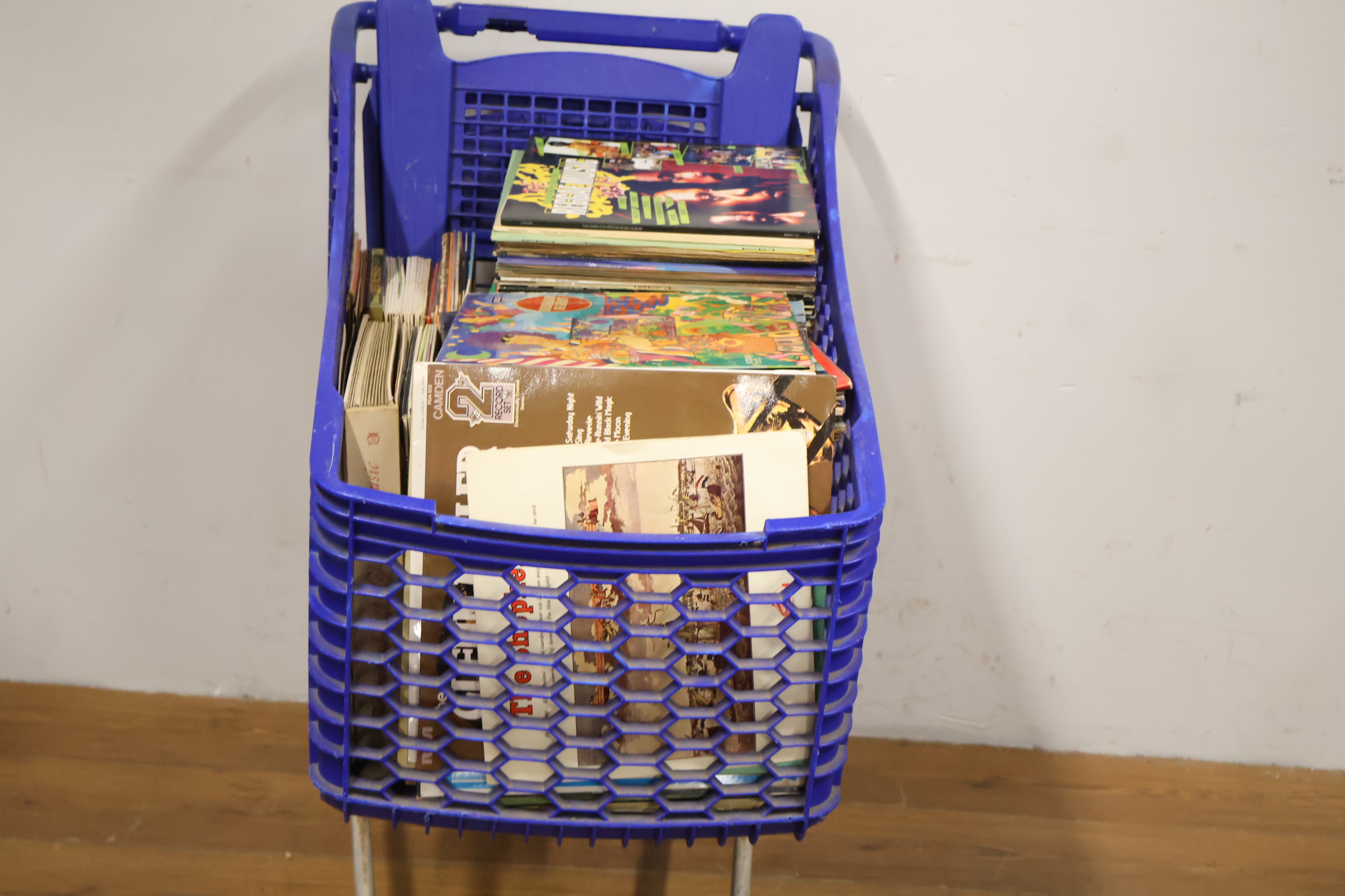 Diverse vinylplaten in blauwe winkelwagen – foto 7 – kavel bij GSD Auctions, Zoeterwoude