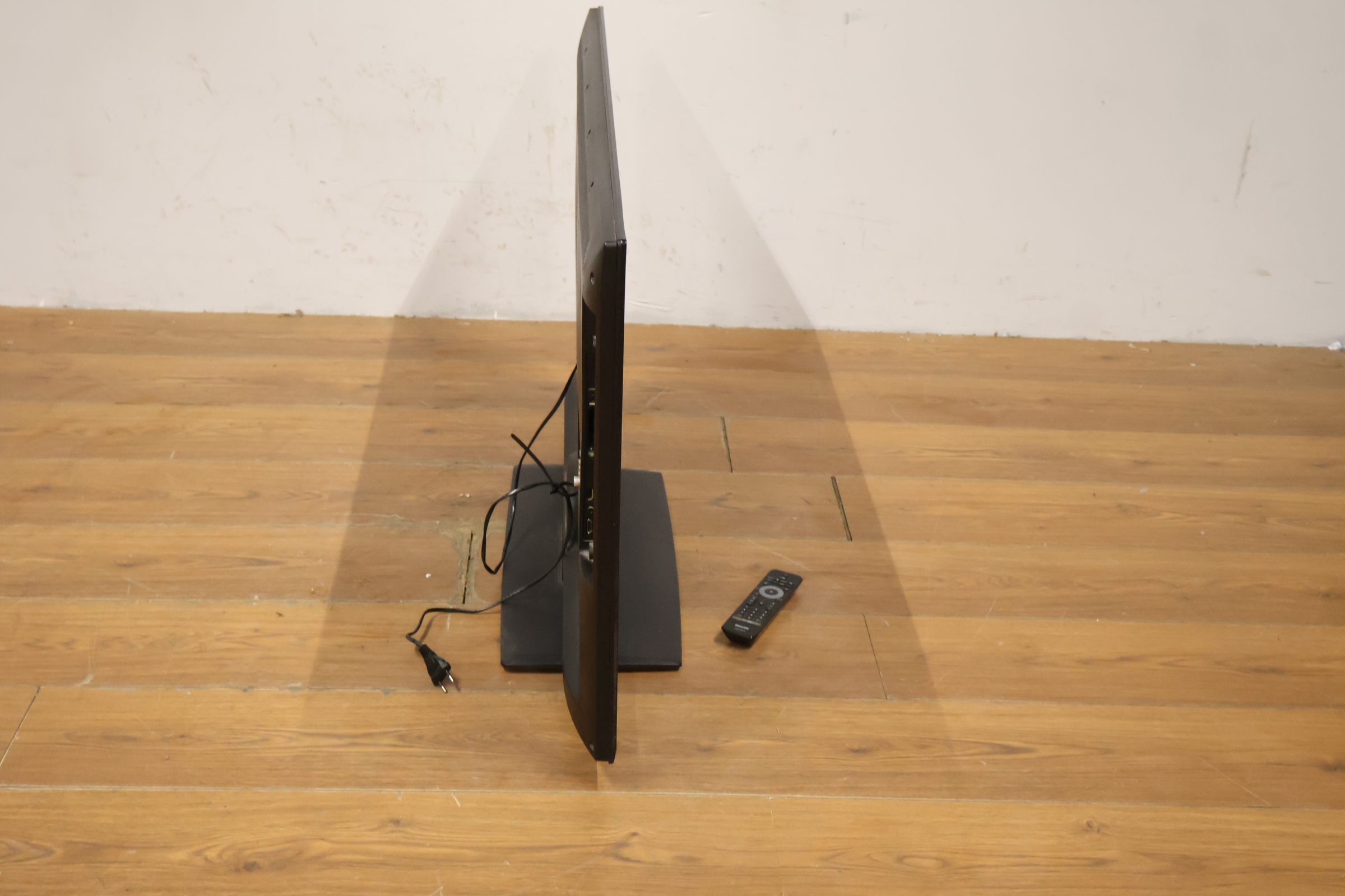 Samsung Television met afstandsbediening – foto 3 – kavel bij GSD Auctions, Zoeterwoude