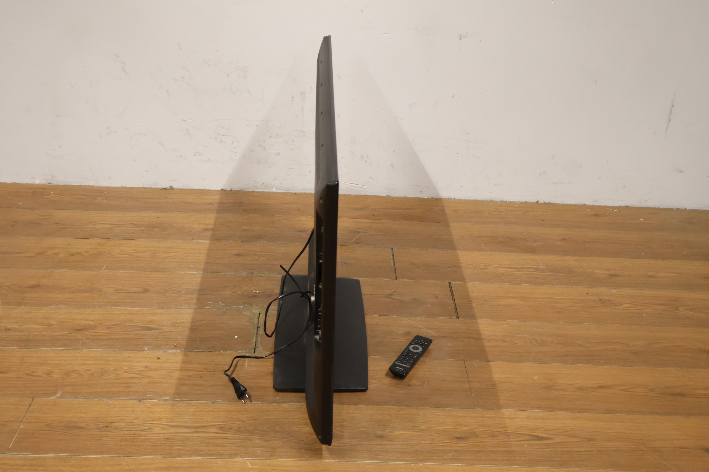 Samsung Television met afstandsbediening – foto 4 – kavel bij GSD Auctions, Zoeterwoude