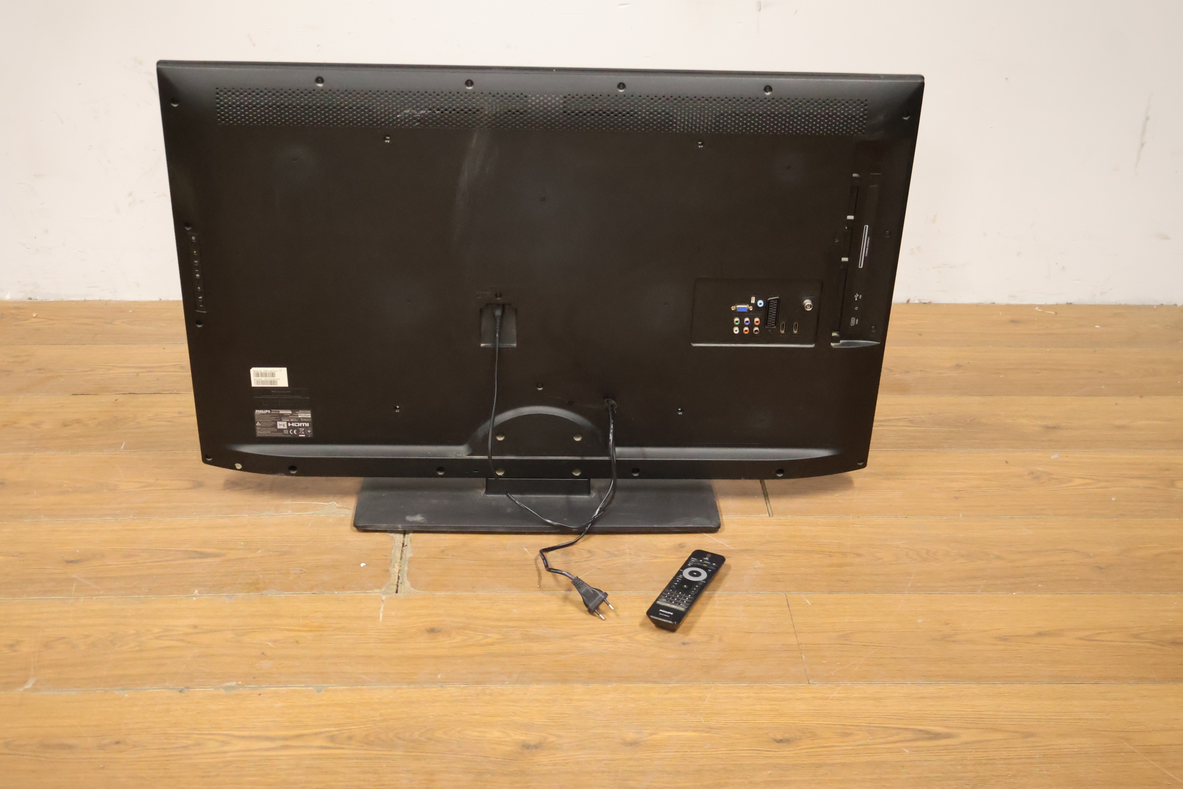 Samsung Television met afstandsbediening – foto 5 – kavel bij GSD Auctions, Zoeterwoude