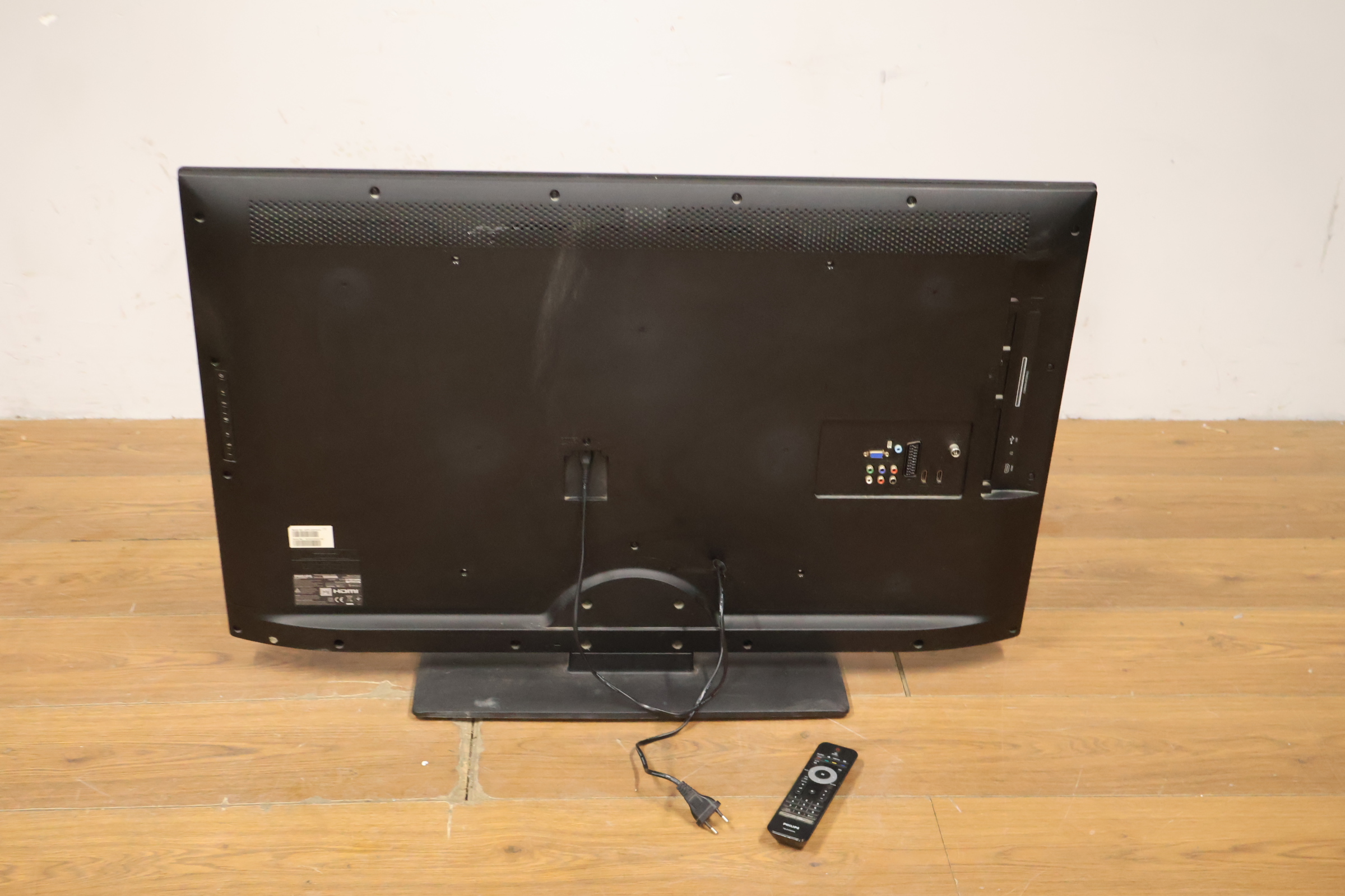 Samsung Television met afstandsbediening – foto 6 – kavel bij GSD Auctions, Zoeterwoude
