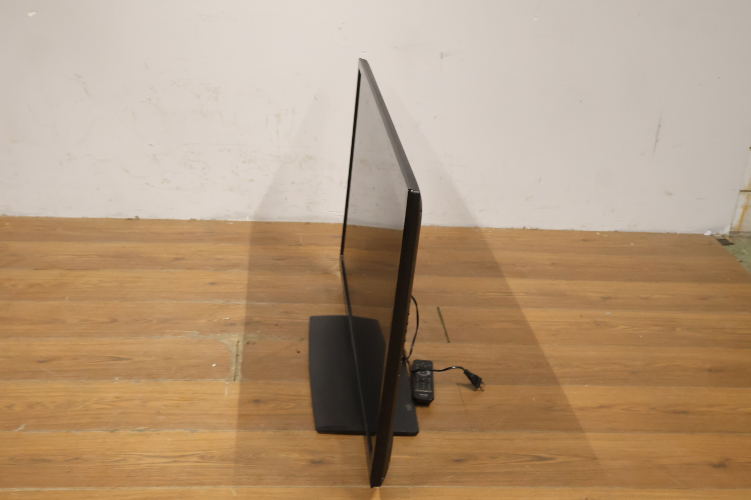 Samsung Television met afstandsbediening – foto 9 – kavel bij GSD Auctions, Zoeterwoude