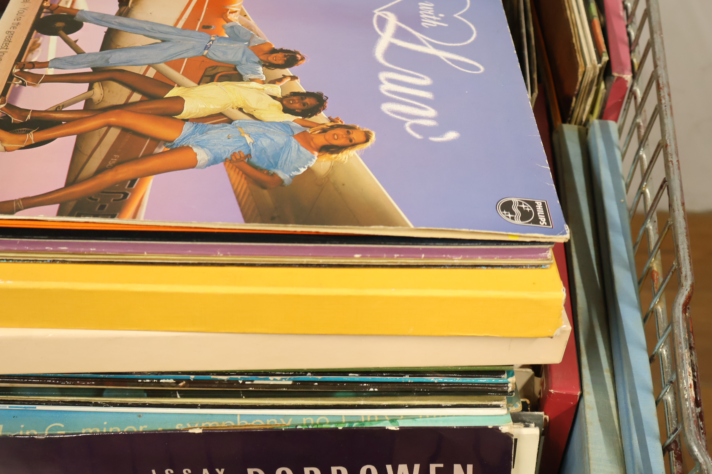 Volle winkelwagen met vinylplaten en boeken – foto 10 – kavel bij GSD Auctions, Zoeterwoude